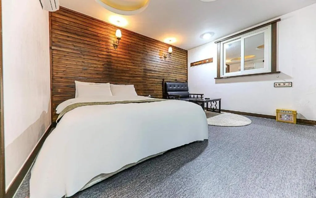 Cheonan Business Hotel