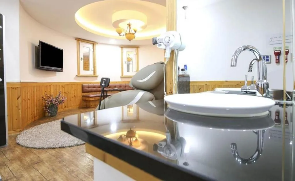 Cheonan Business Hotel