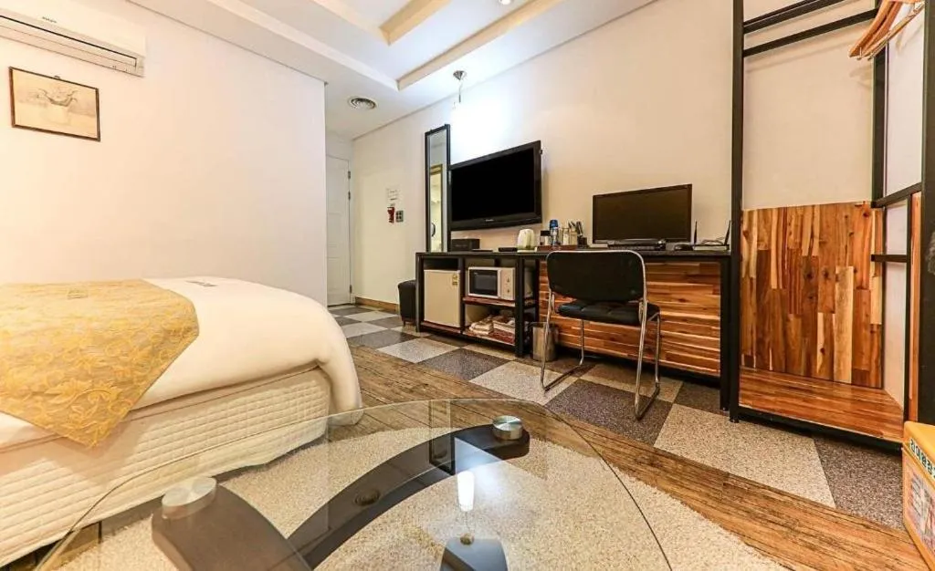 Cheonan Business Hotel