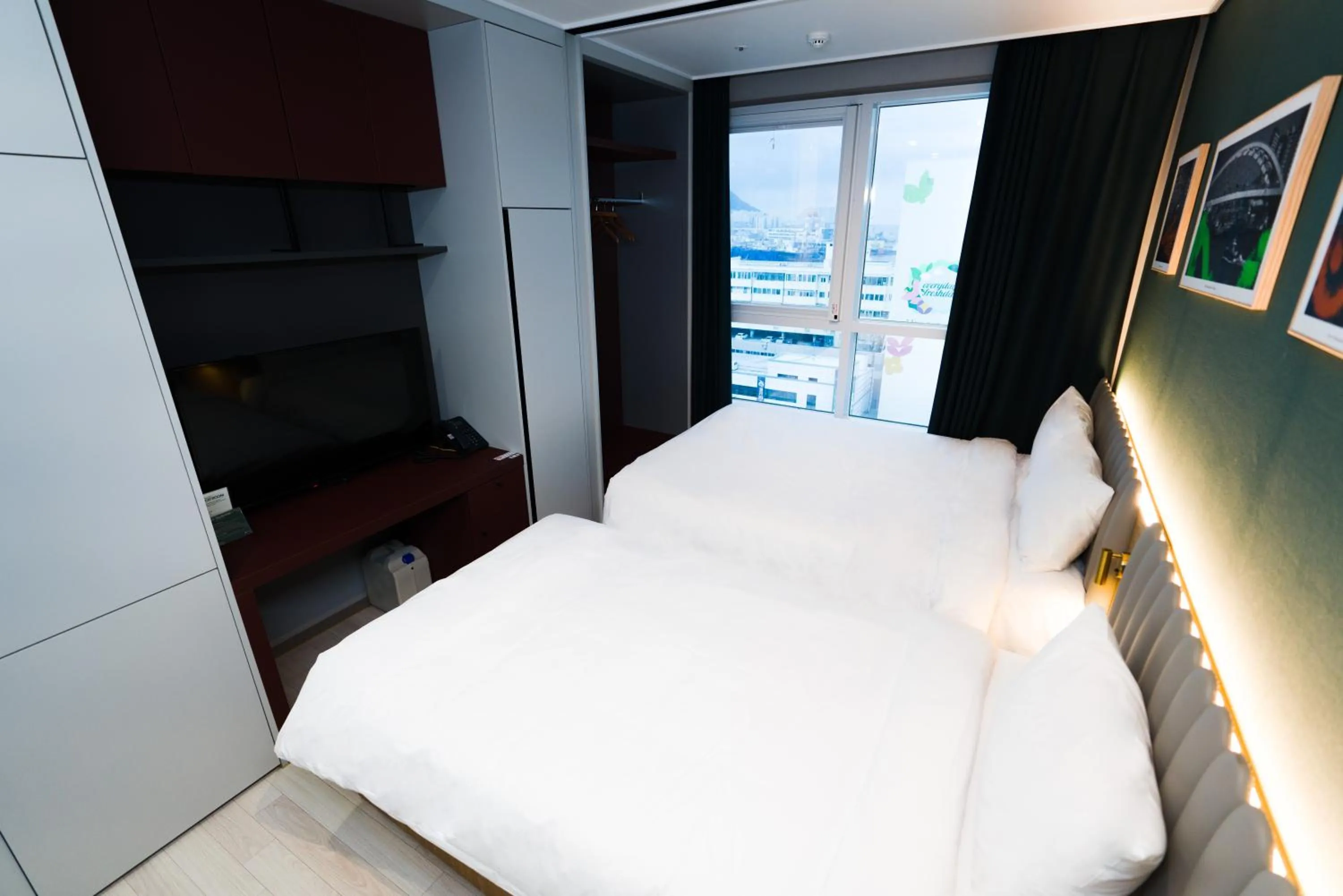 Bed in Busan Nampo Cotice The Ground