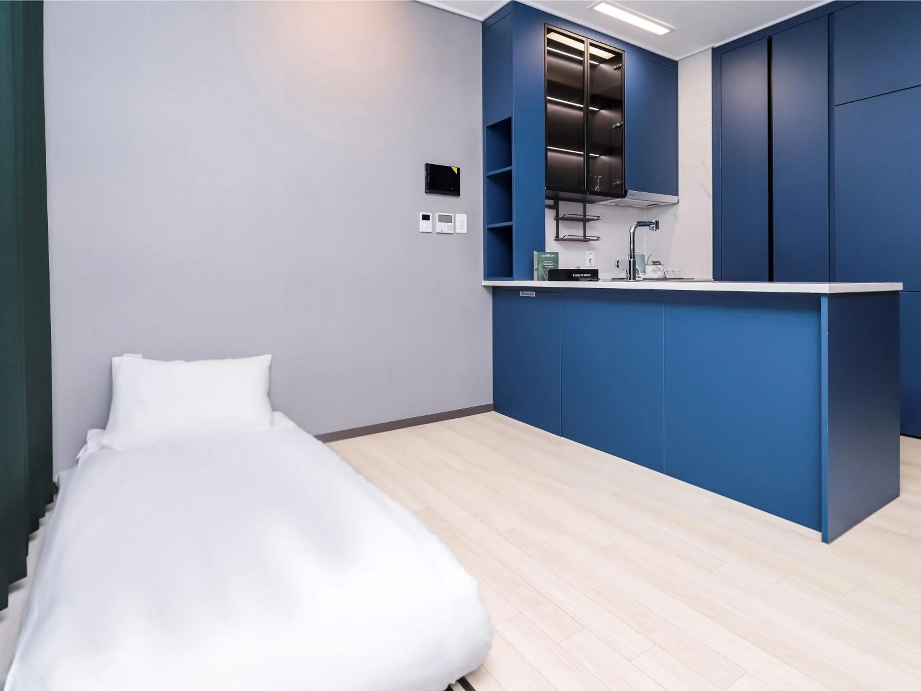 Photo of the whole room, Bed in Busan Nampo Cotice The Ground