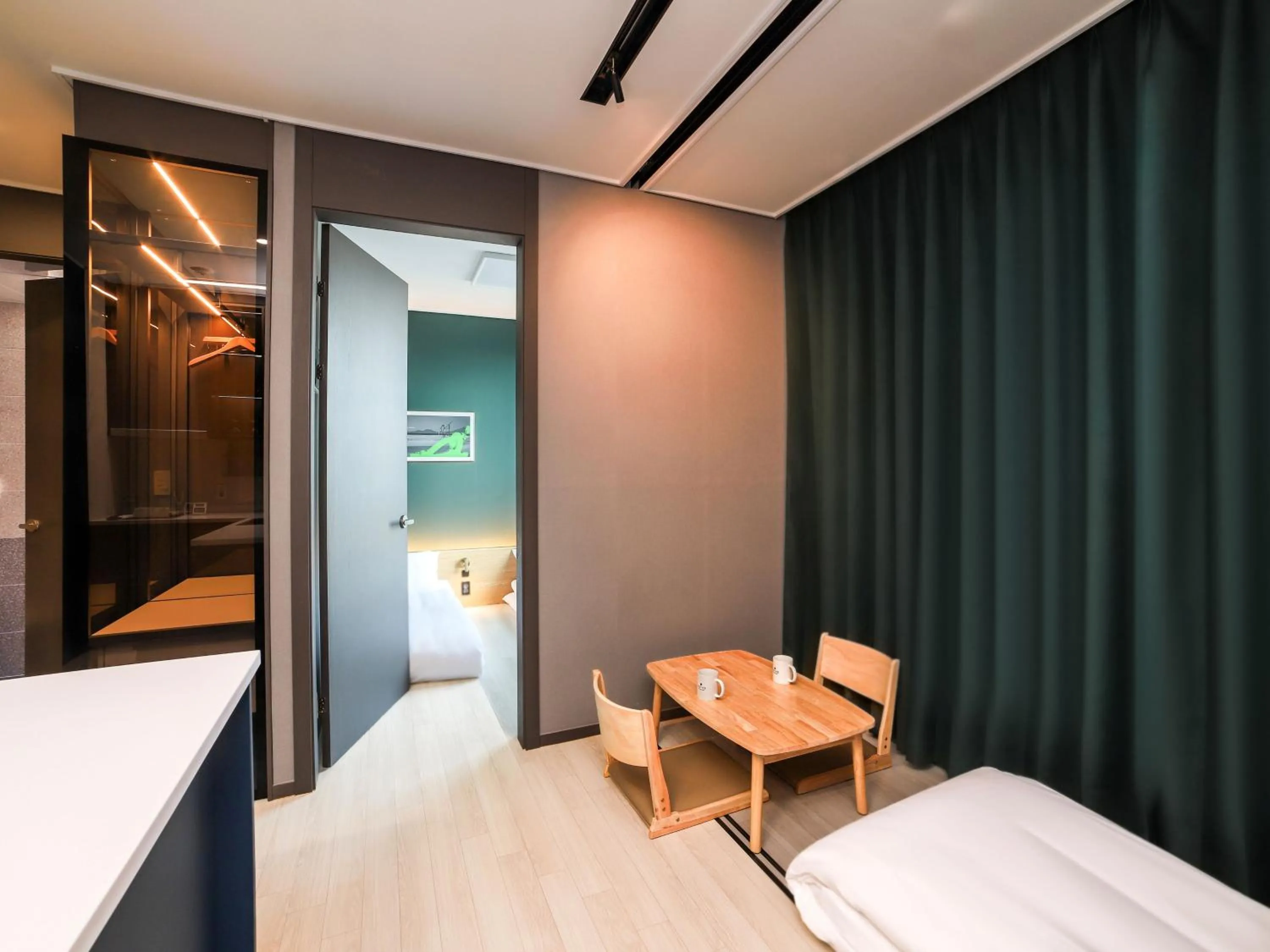 Photo of the whole room, Bed in Busan Nampo Cotice The Ground