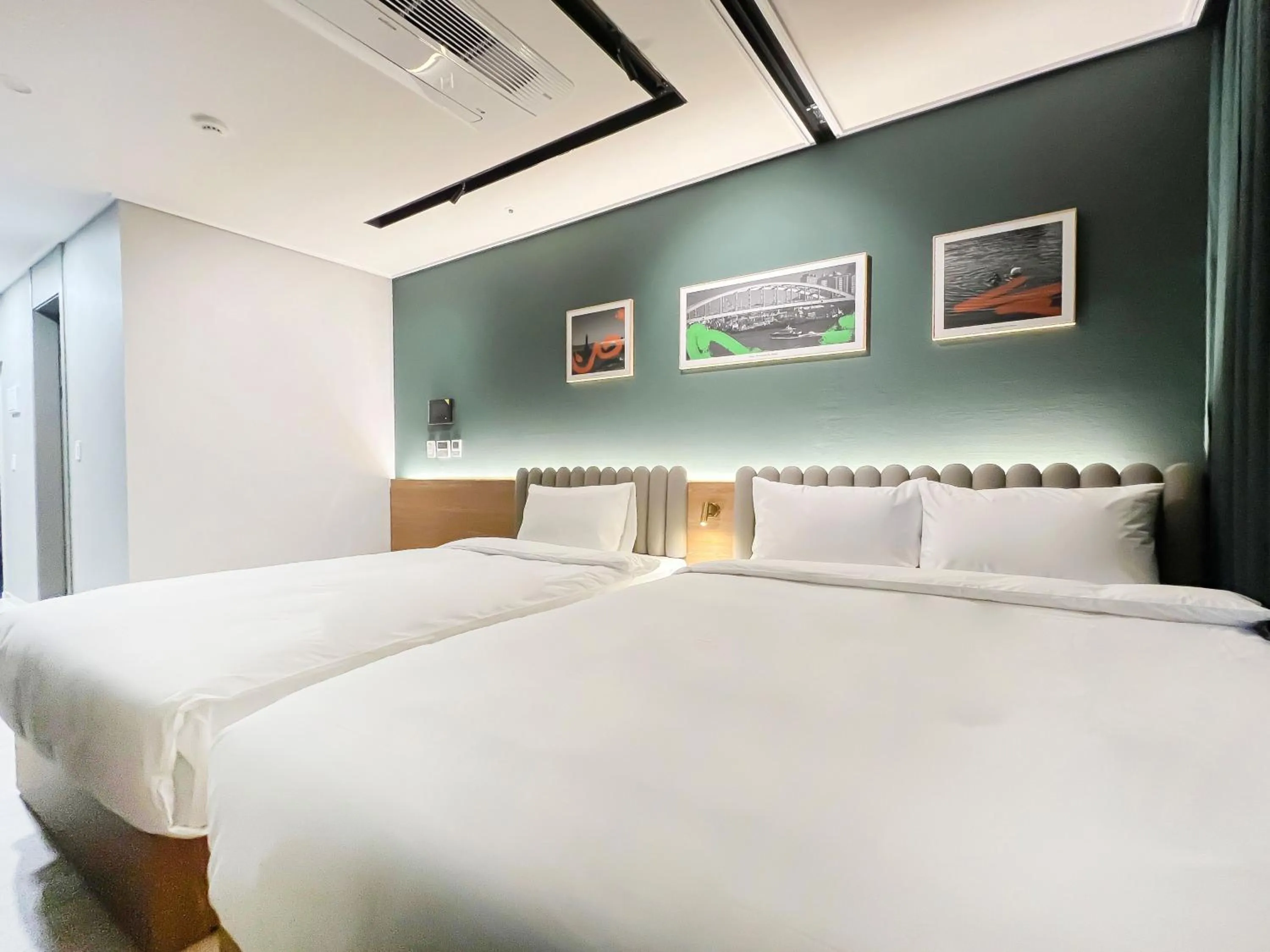 Photo of the whole room, Bed in Busan Nampo Cotice The Ground