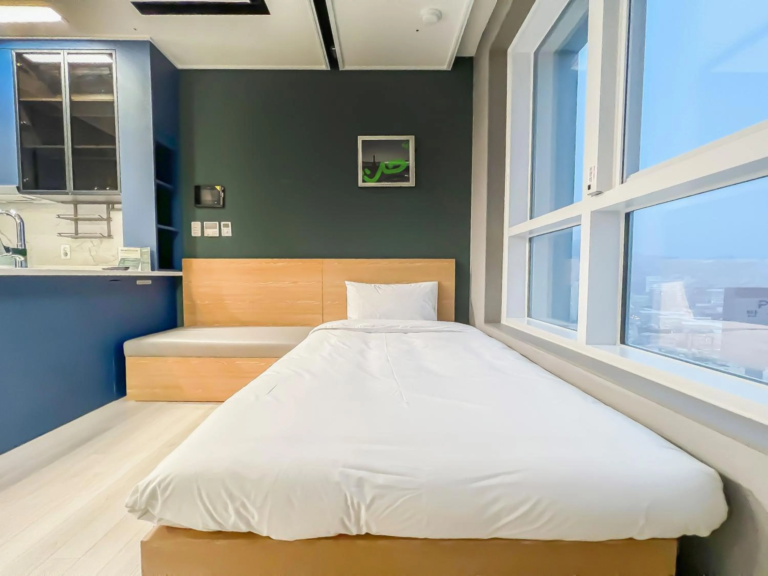 Photo of the whole room, Bed in Busan Nampo Cotice The Ground