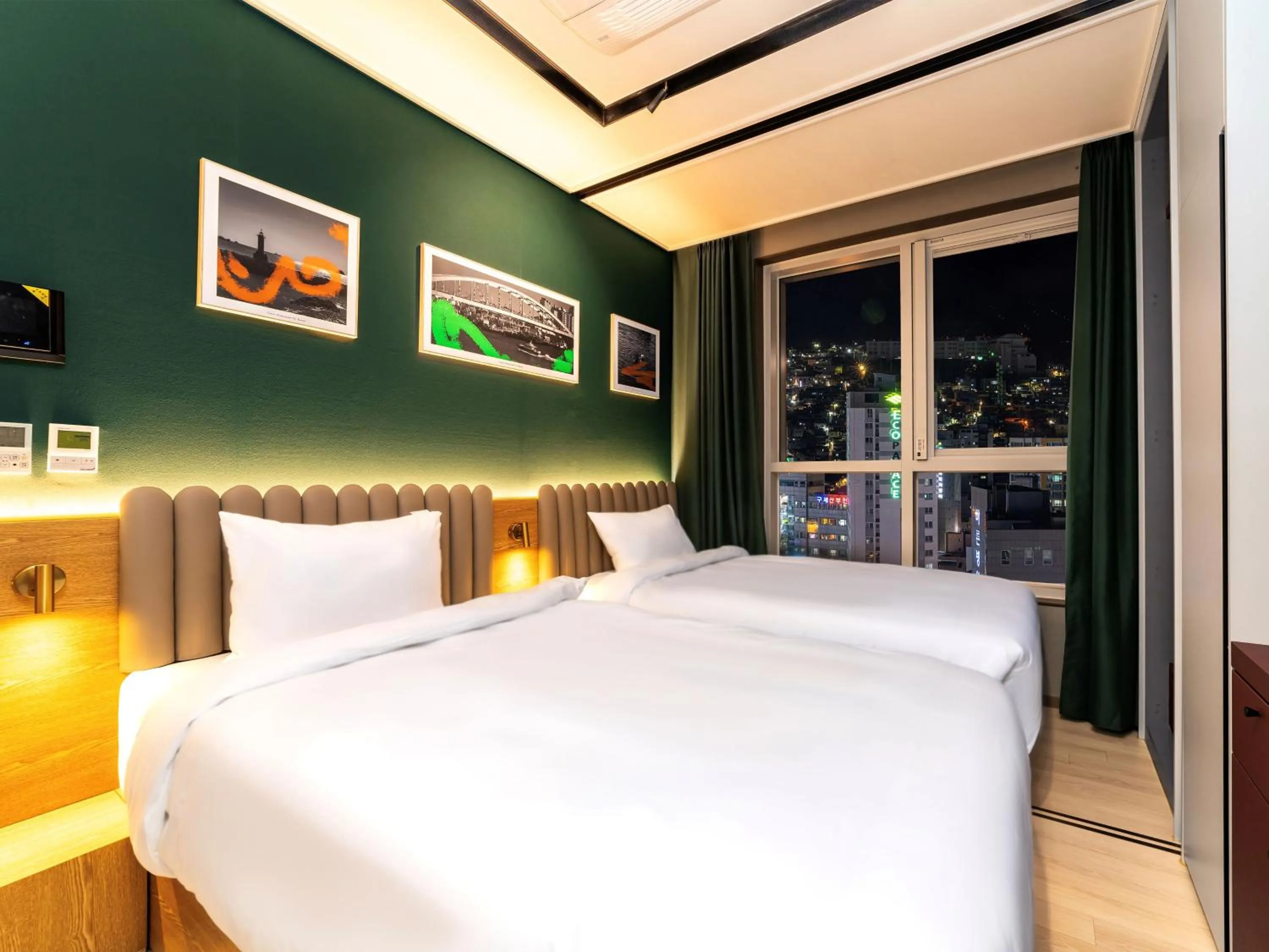 Photo of the whole room, Bed in Busan Nampo Cotice The Ground