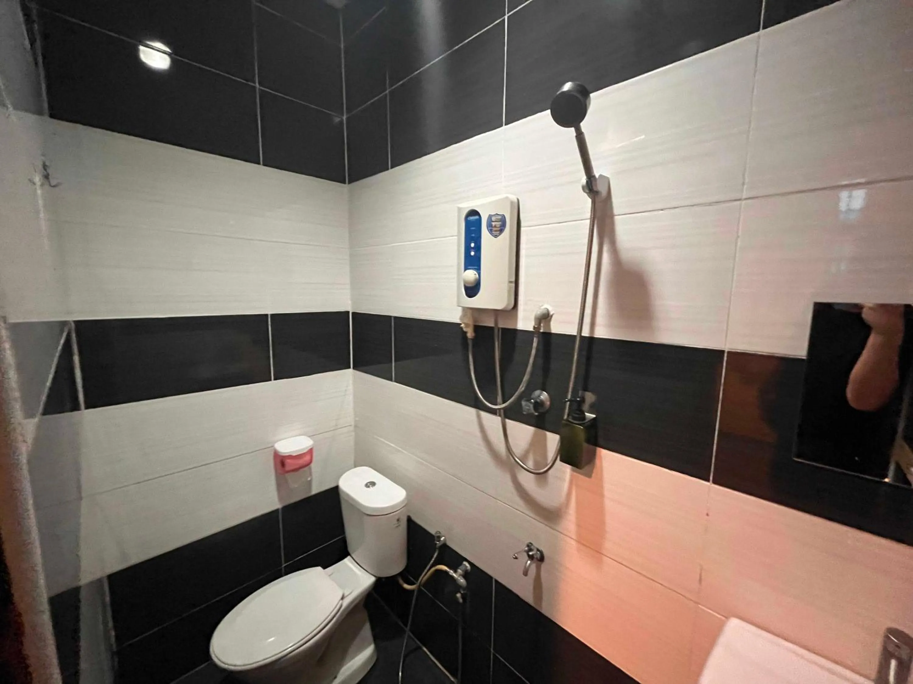 Bathroom in Hotel O RAHMAH SOJOURN CENTRE