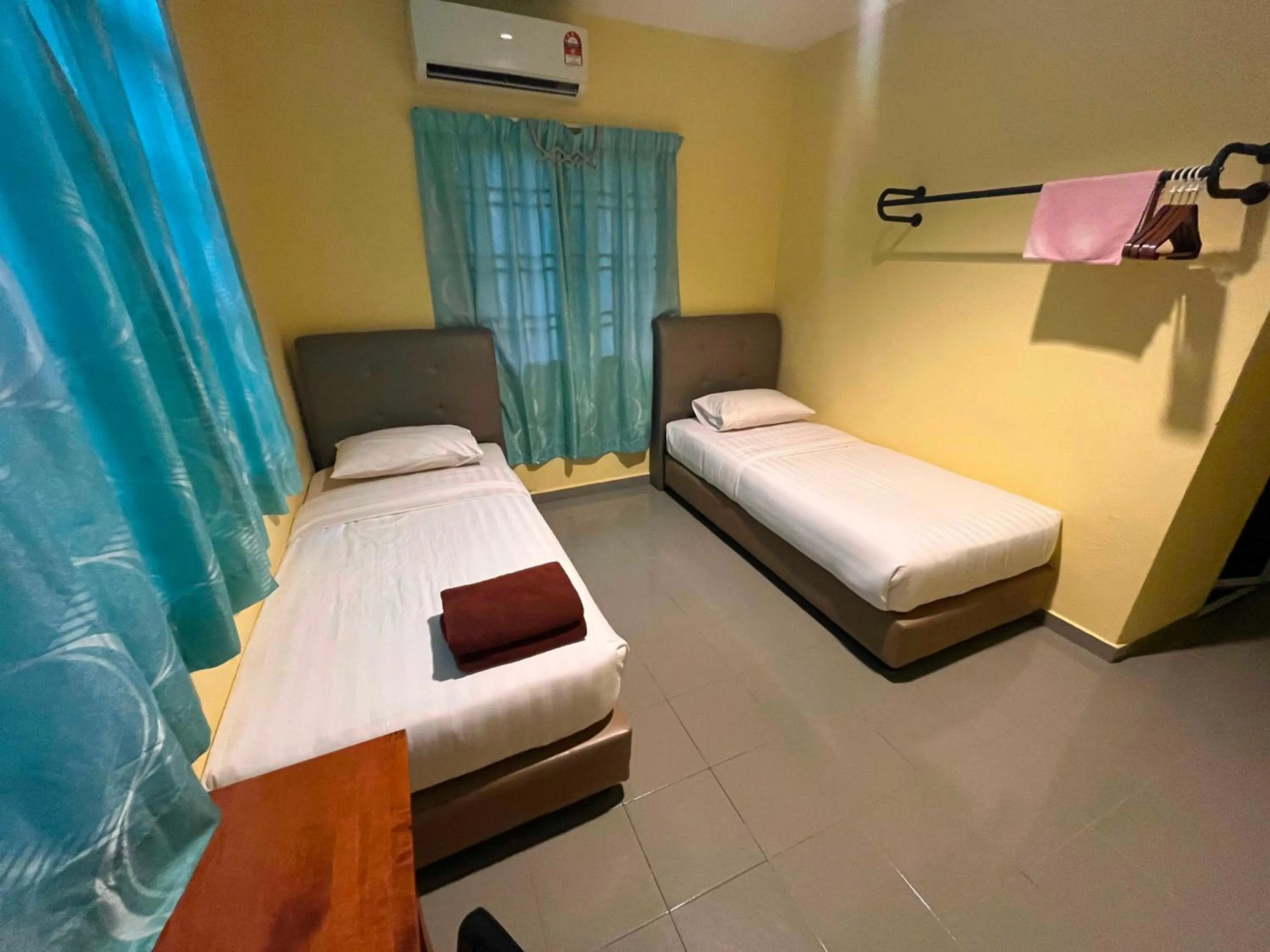 Bedroom, Bed in Hotel O RAHMAH SOJOURN CENTRE