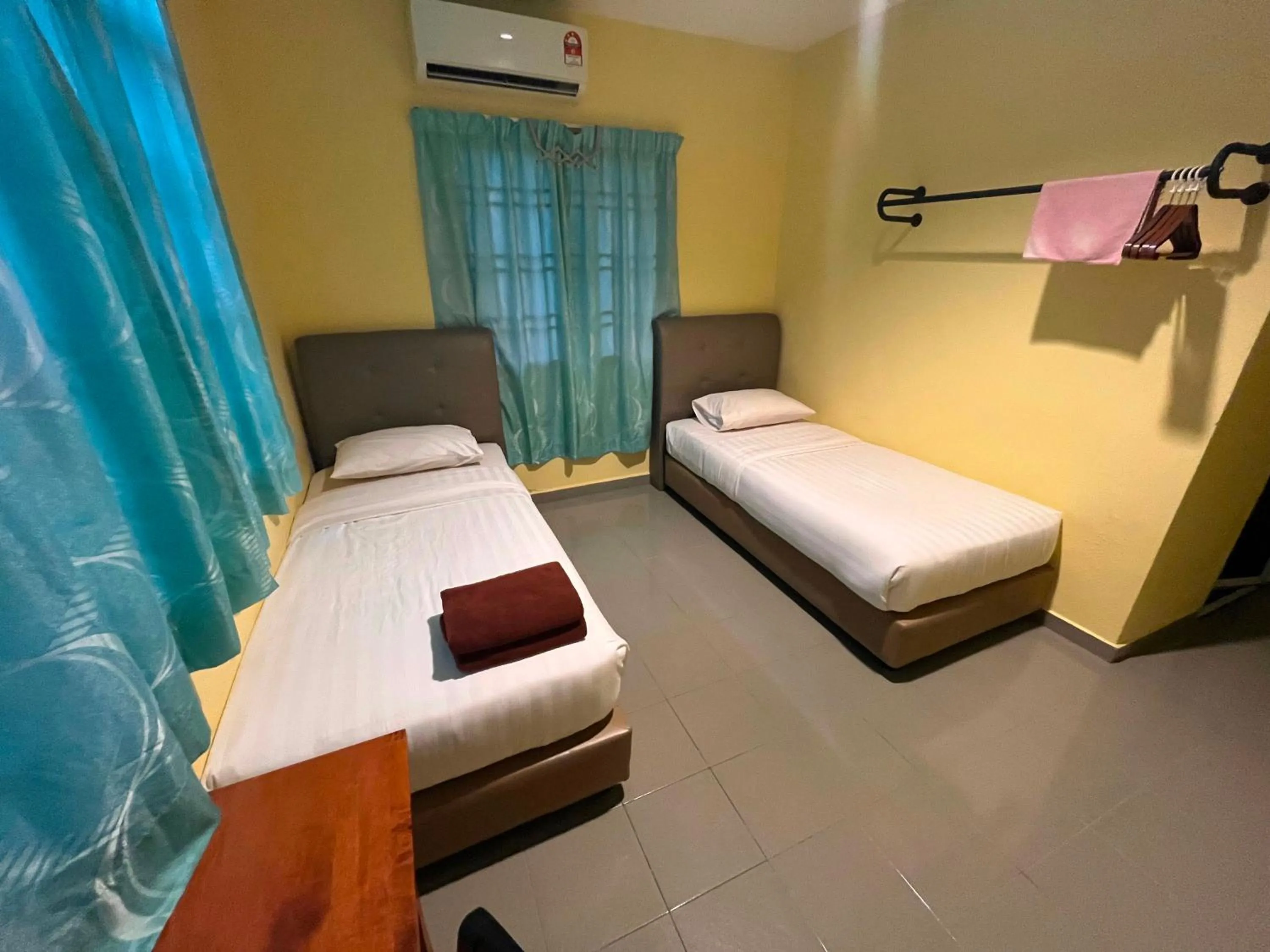 Bedroom, Bed in Hotel O RAHMAH SOJOURN CENTRE