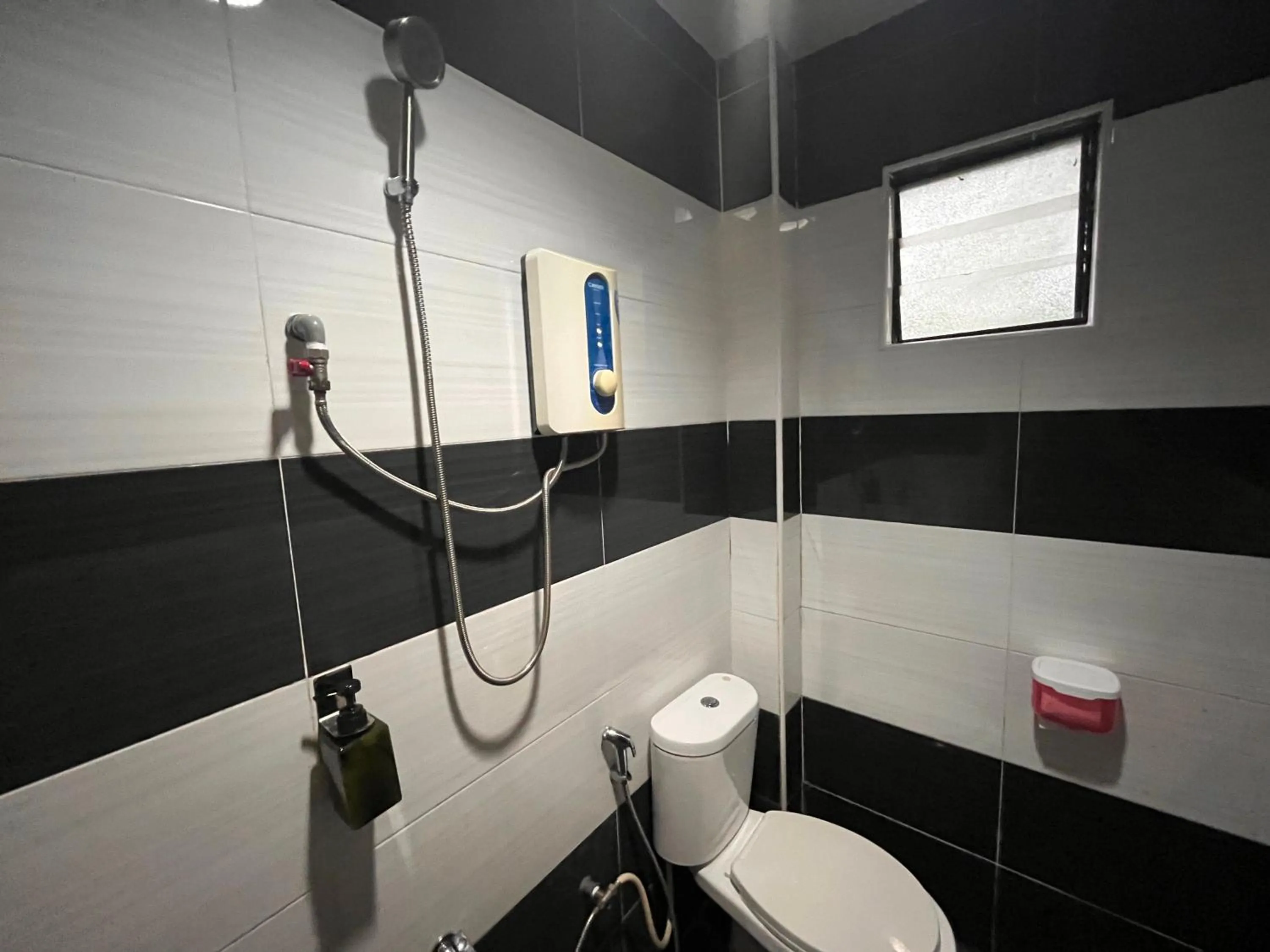 Bathroom in Hotel O RAHMAH SOJOURN CENTRE