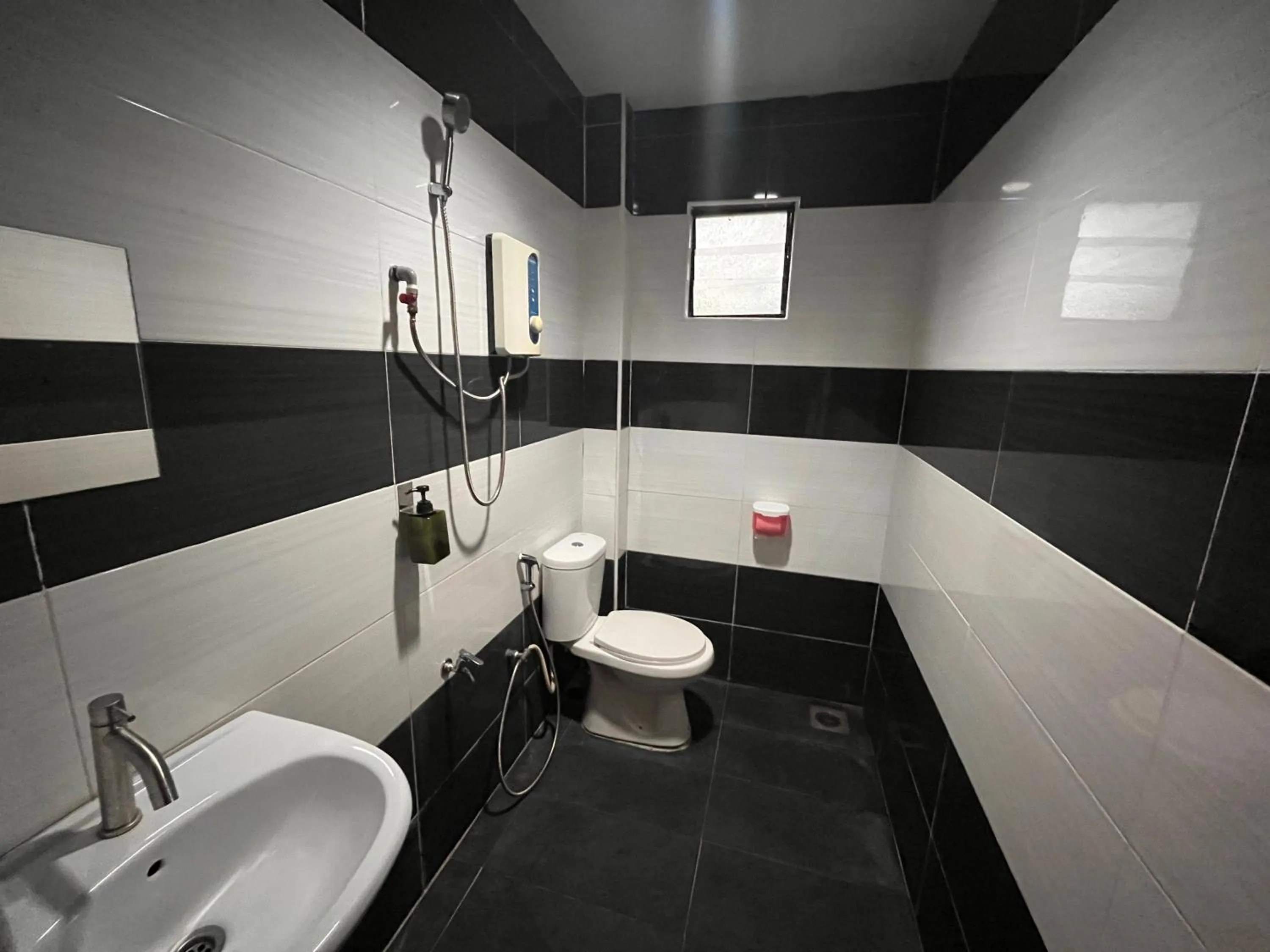 Bathroom in Hotel O RAHMAH SOJOURN CENTRE