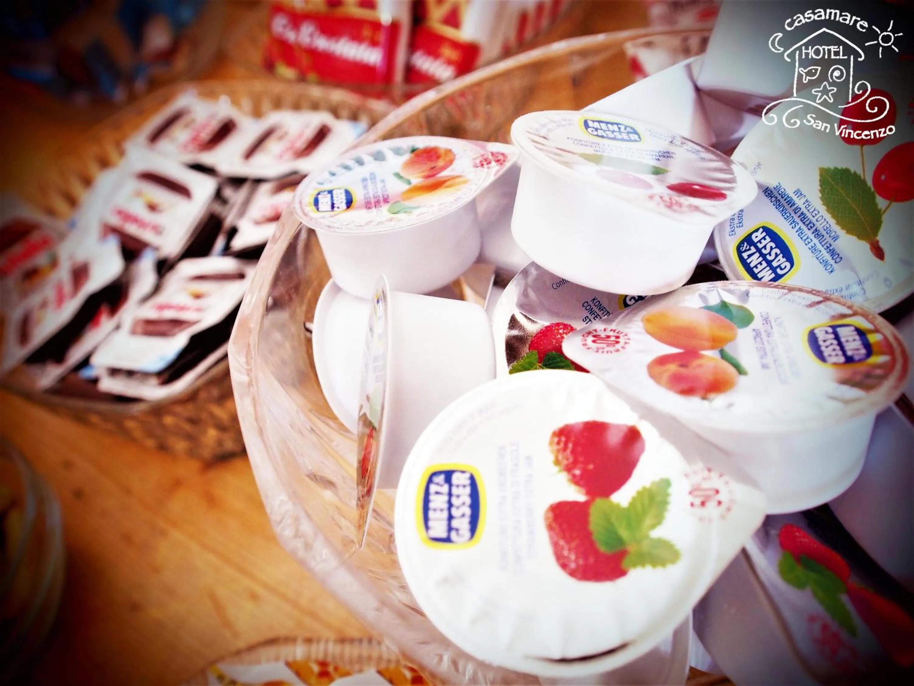 Communal lounge/ TV room in Casamare Hotel