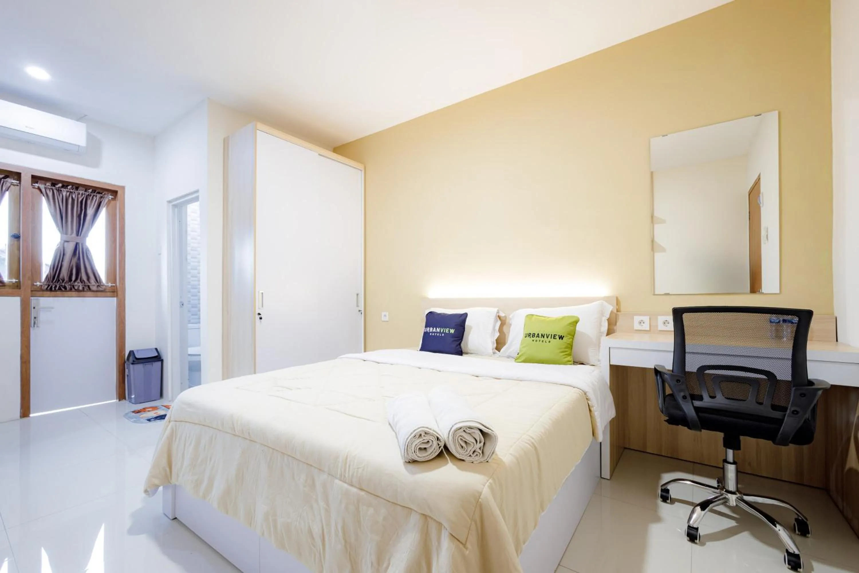 Bedroom, Bed in Urbanview Hotel Syariah The Ragunan Residence