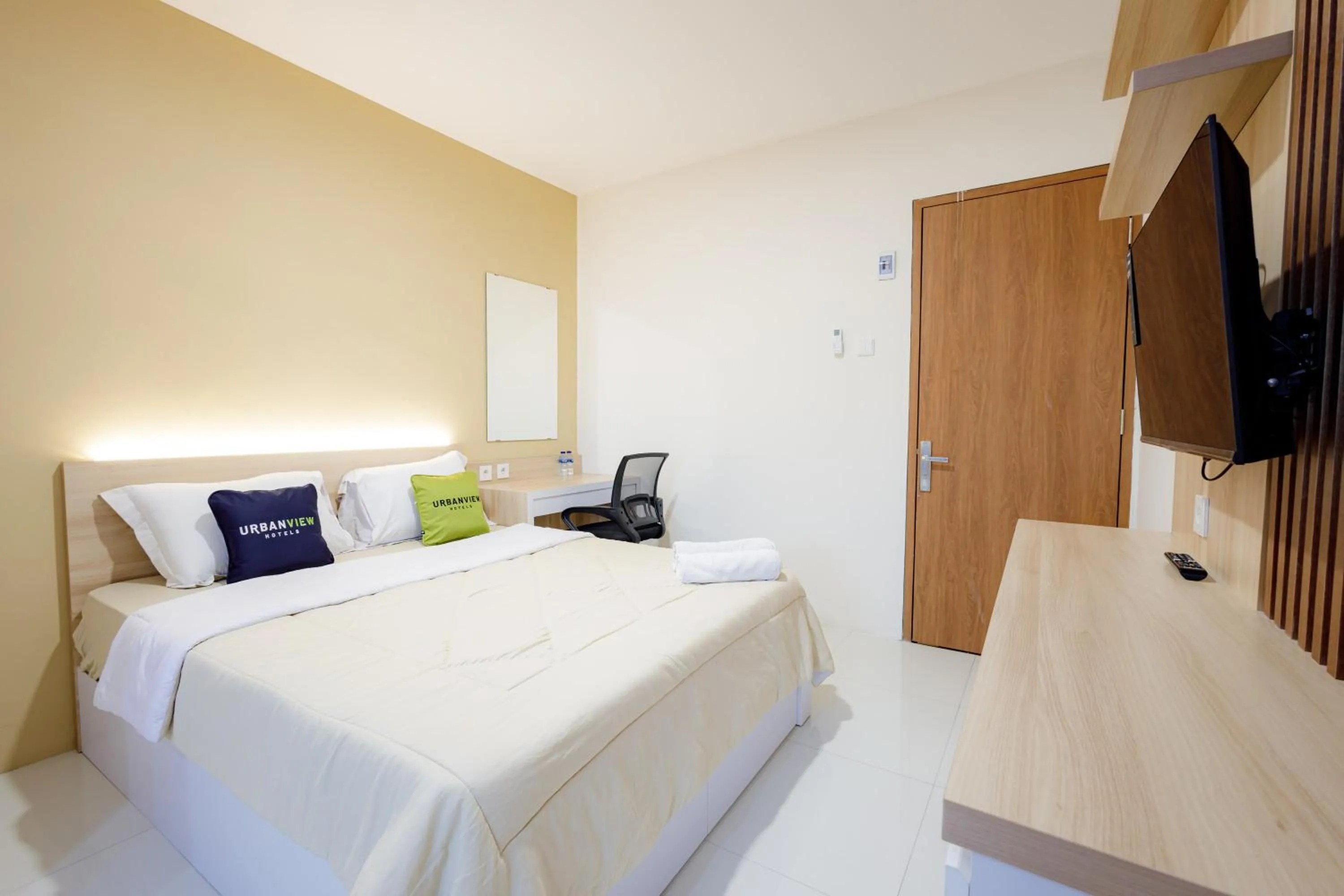 Bedroom, Bed in Urbanview Hotel Syariah The Ragunan Residence