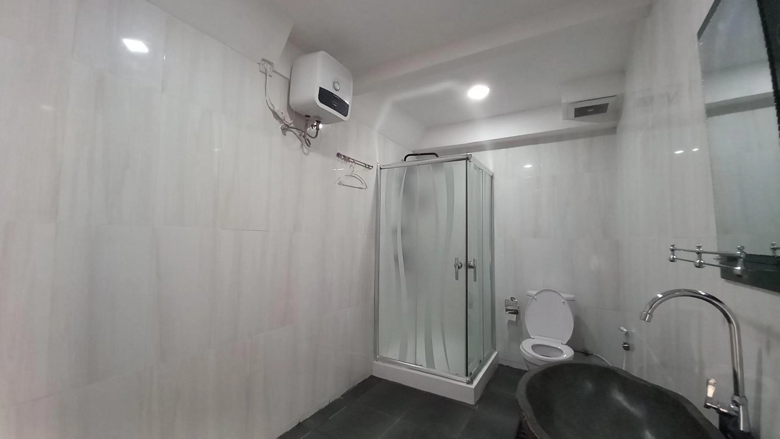 Shower in dC Hotel & Hostel