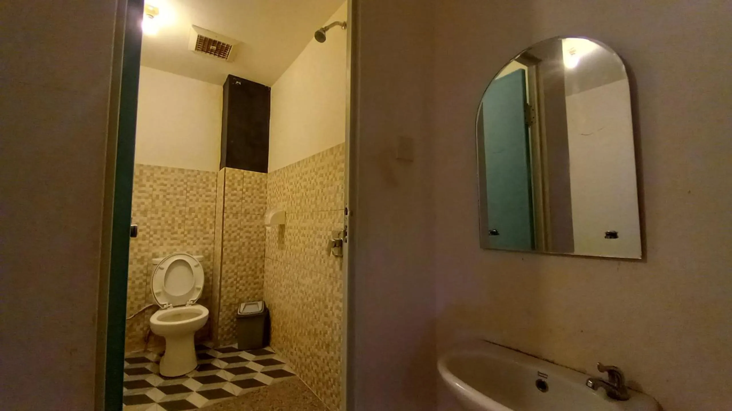 Shower in dC Hotel & Hostel