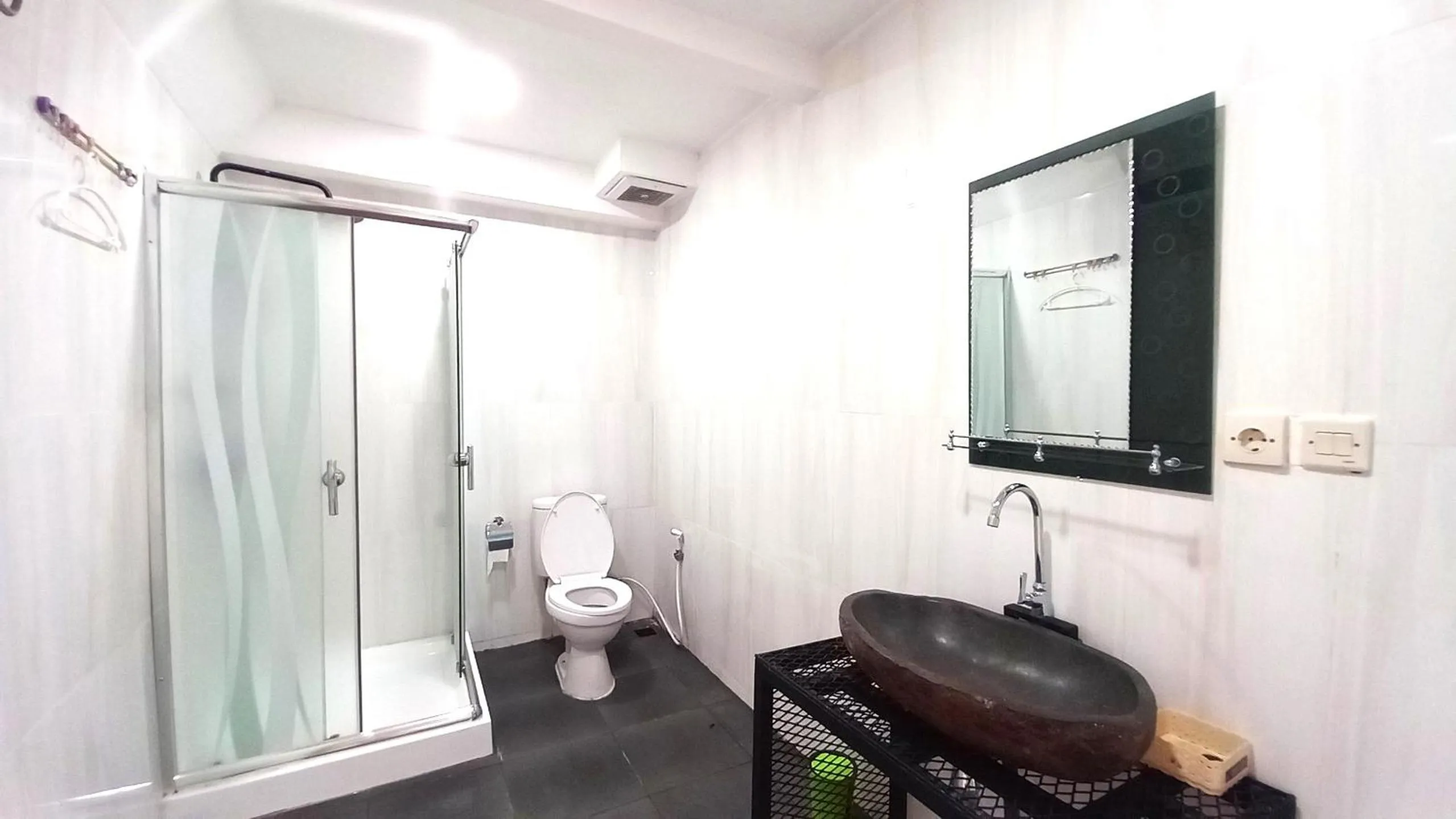 Toilet in dC Hotel & Hostel