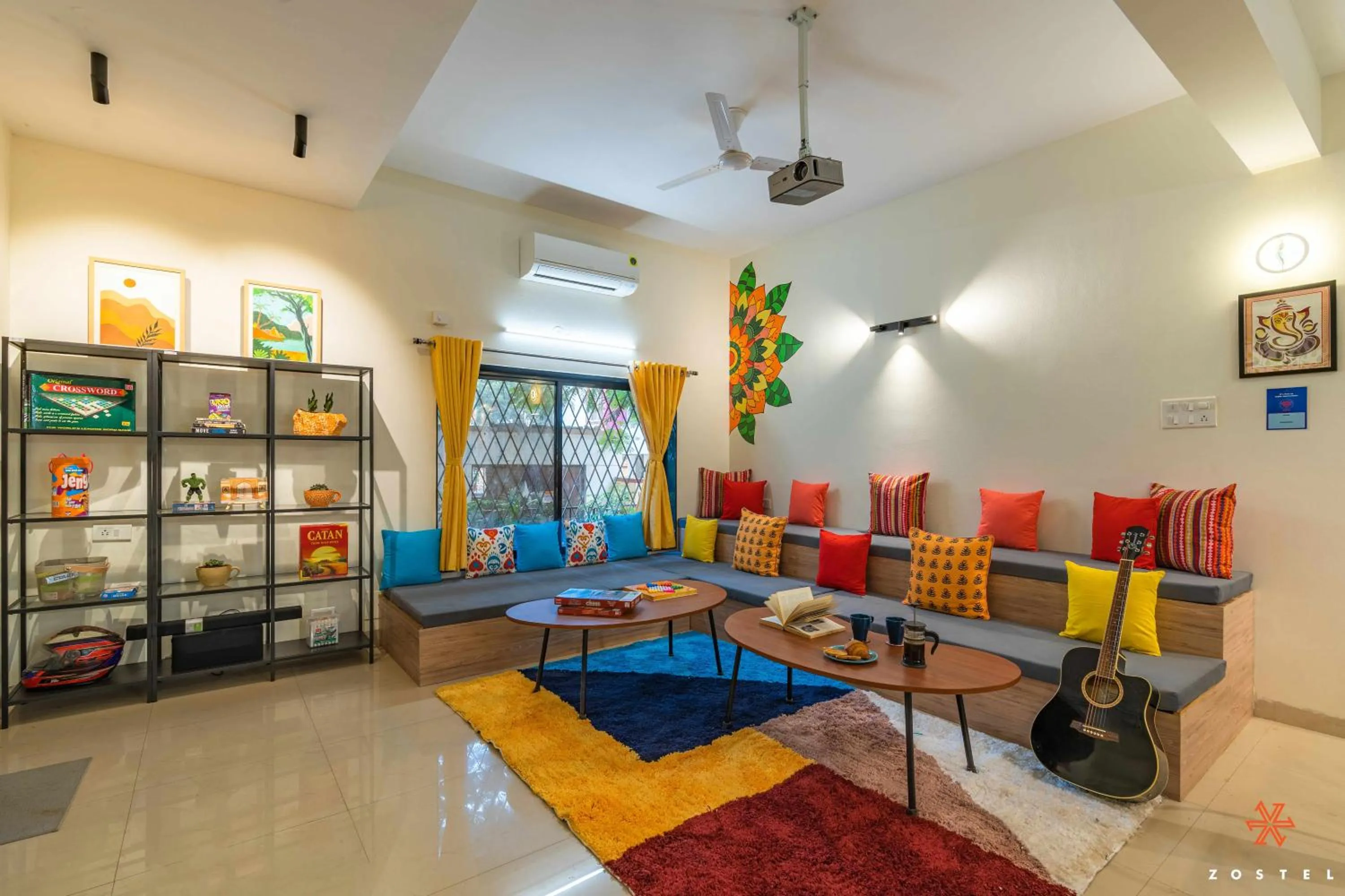 Communal lounge/ TV room in Zostel Pune (Viman Nagar)