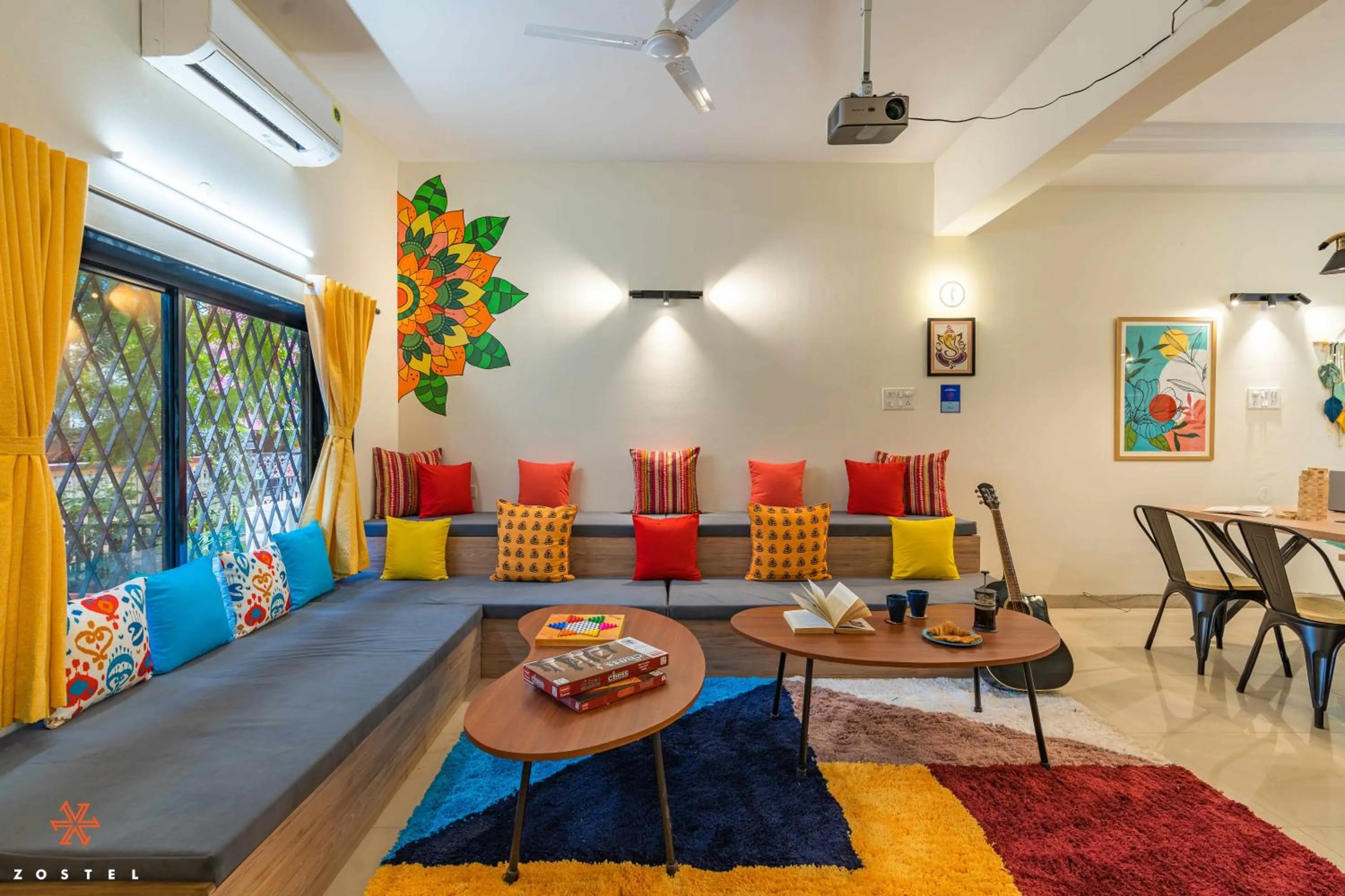 Communal lounge/ TV room in Zostel Pune (Viman Nagar)