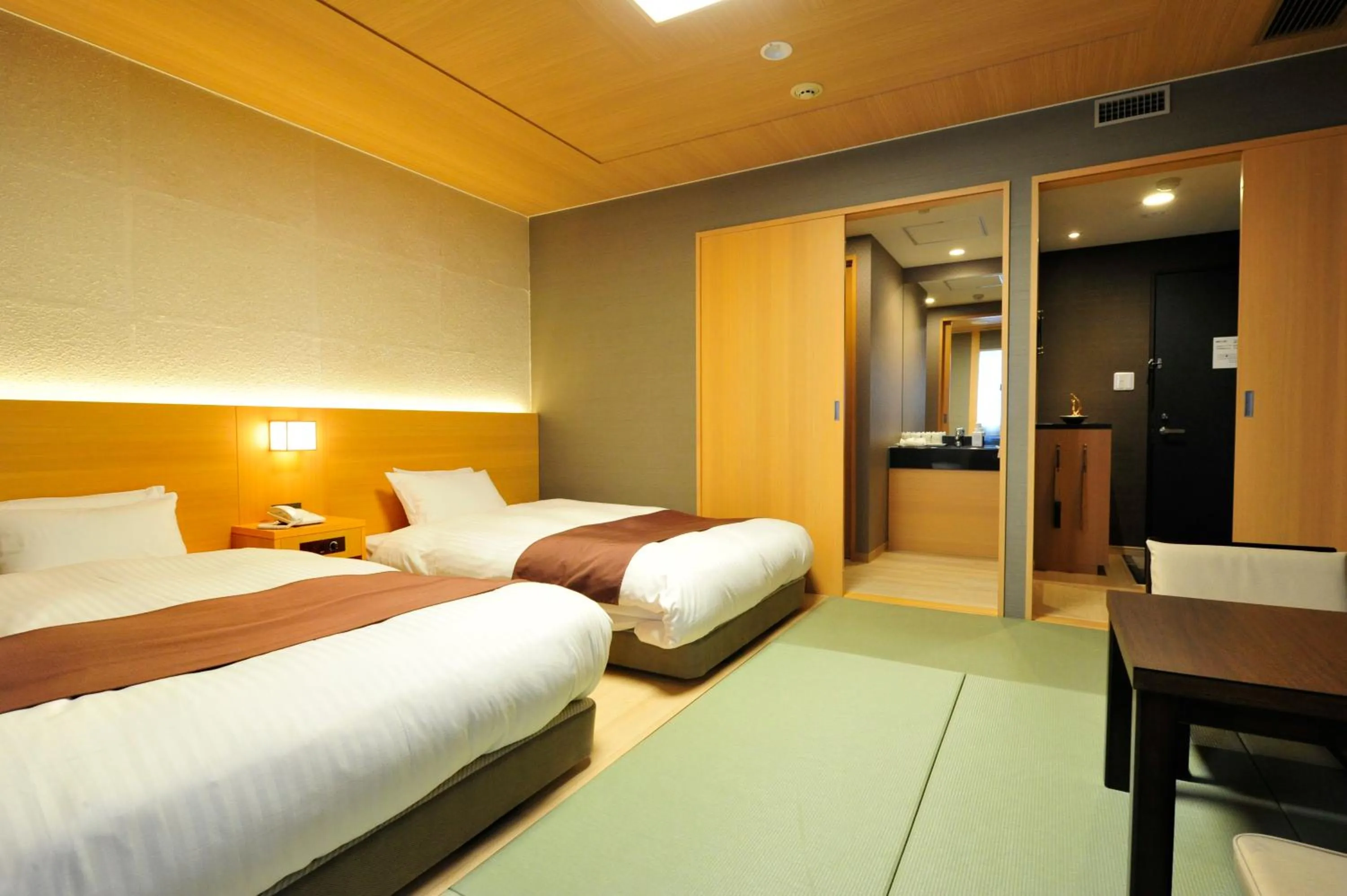 Photo of the whole room, Bed in Niseko Hot Spring Ikoino Yuyado Iroha