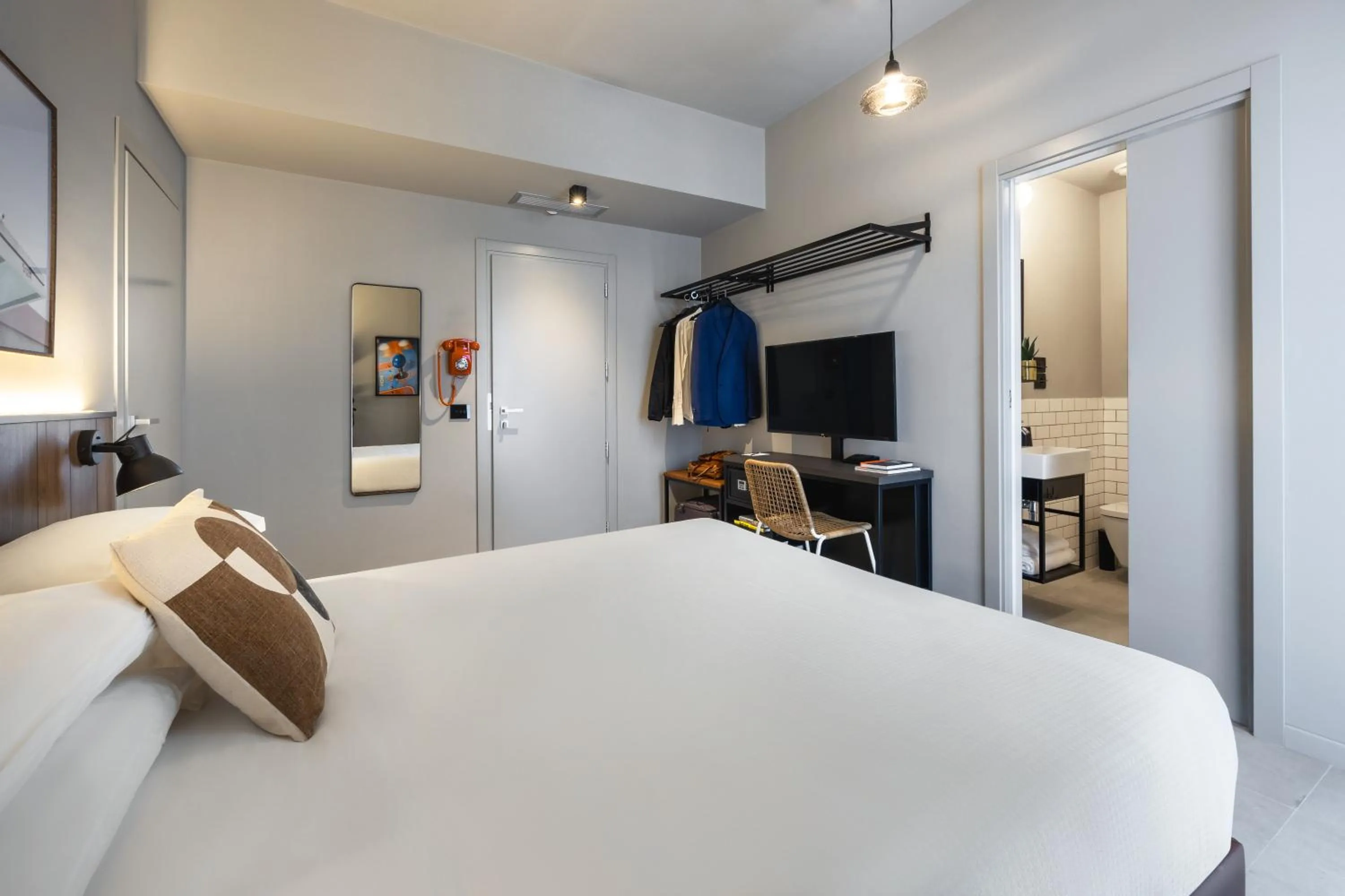 Bedroom, Bed in Homie