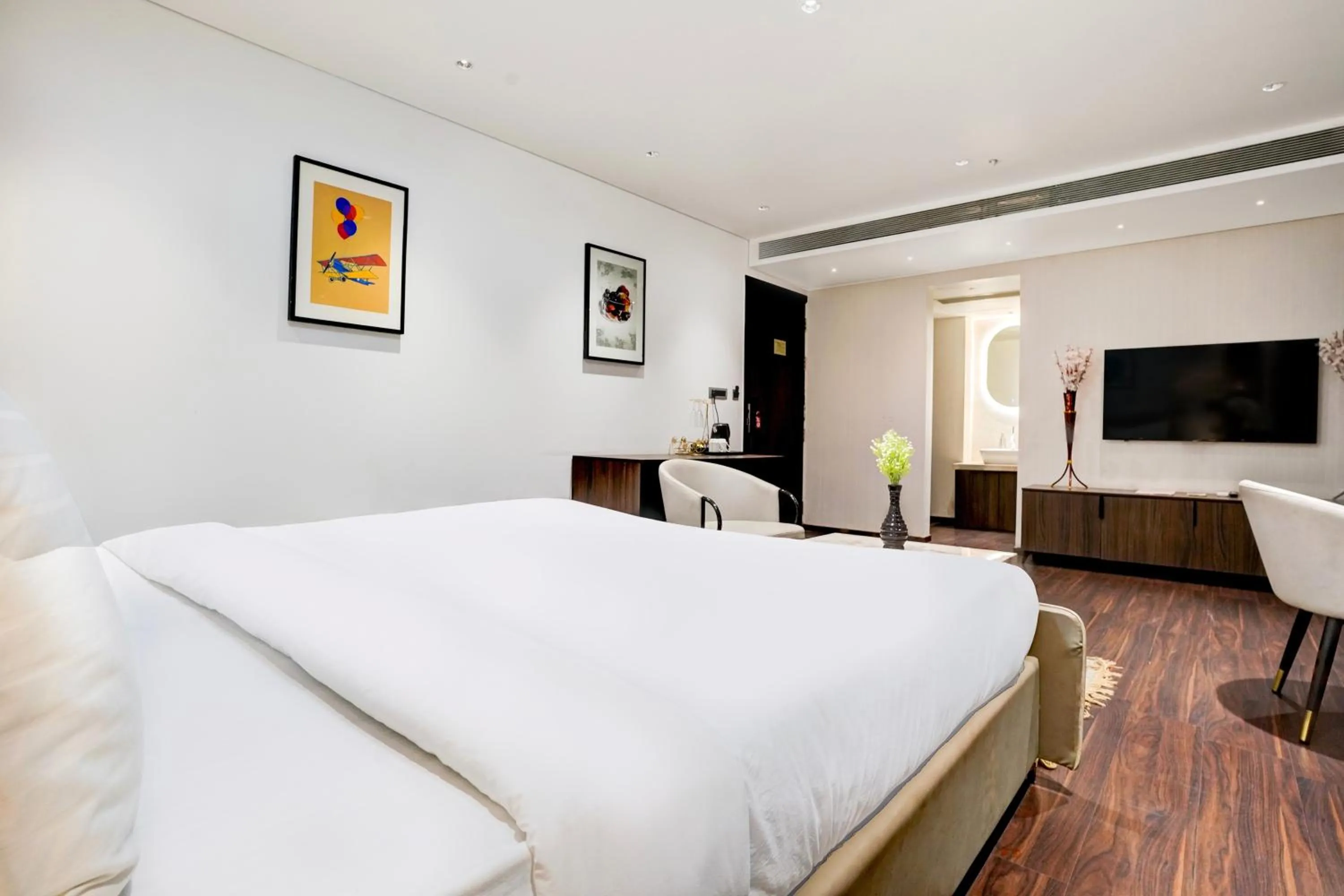 Bedroom, Bed in Palette Magarpatta City formerly Emerald Guestimony