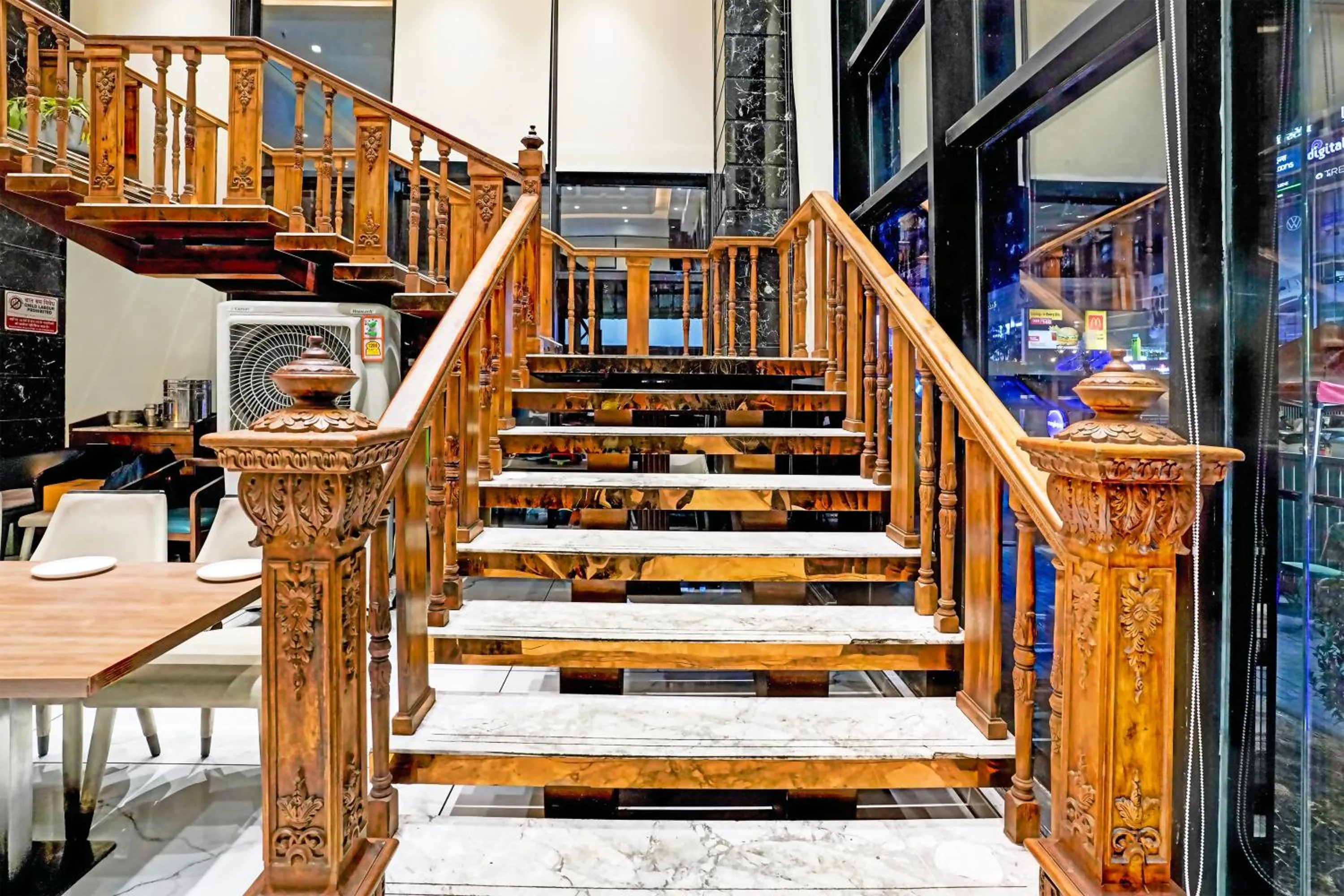 Restaurant/places to eat in Palette Magarpatta City formerly Emerald Guestimony