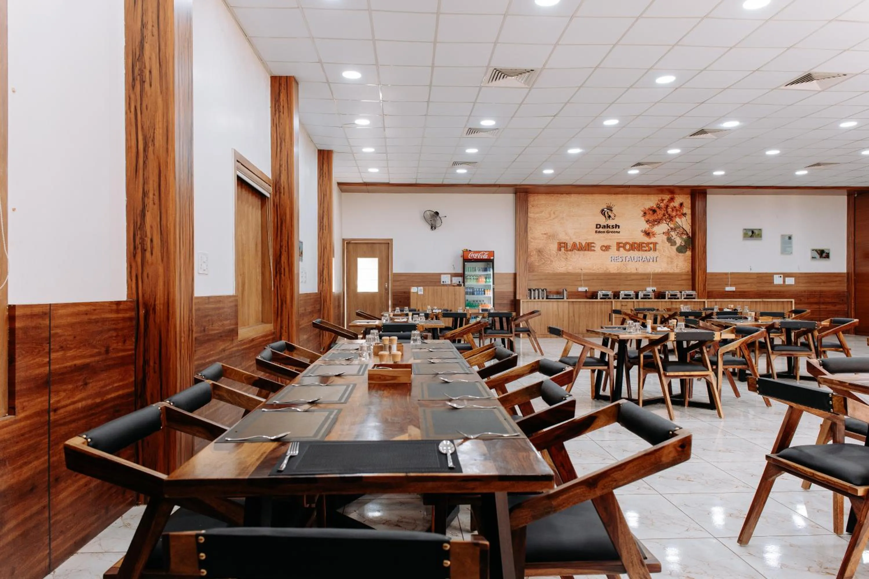 Restaurant/places to eat in Daksh Eden Greenz -A Luxury Resort in Sasan Gir