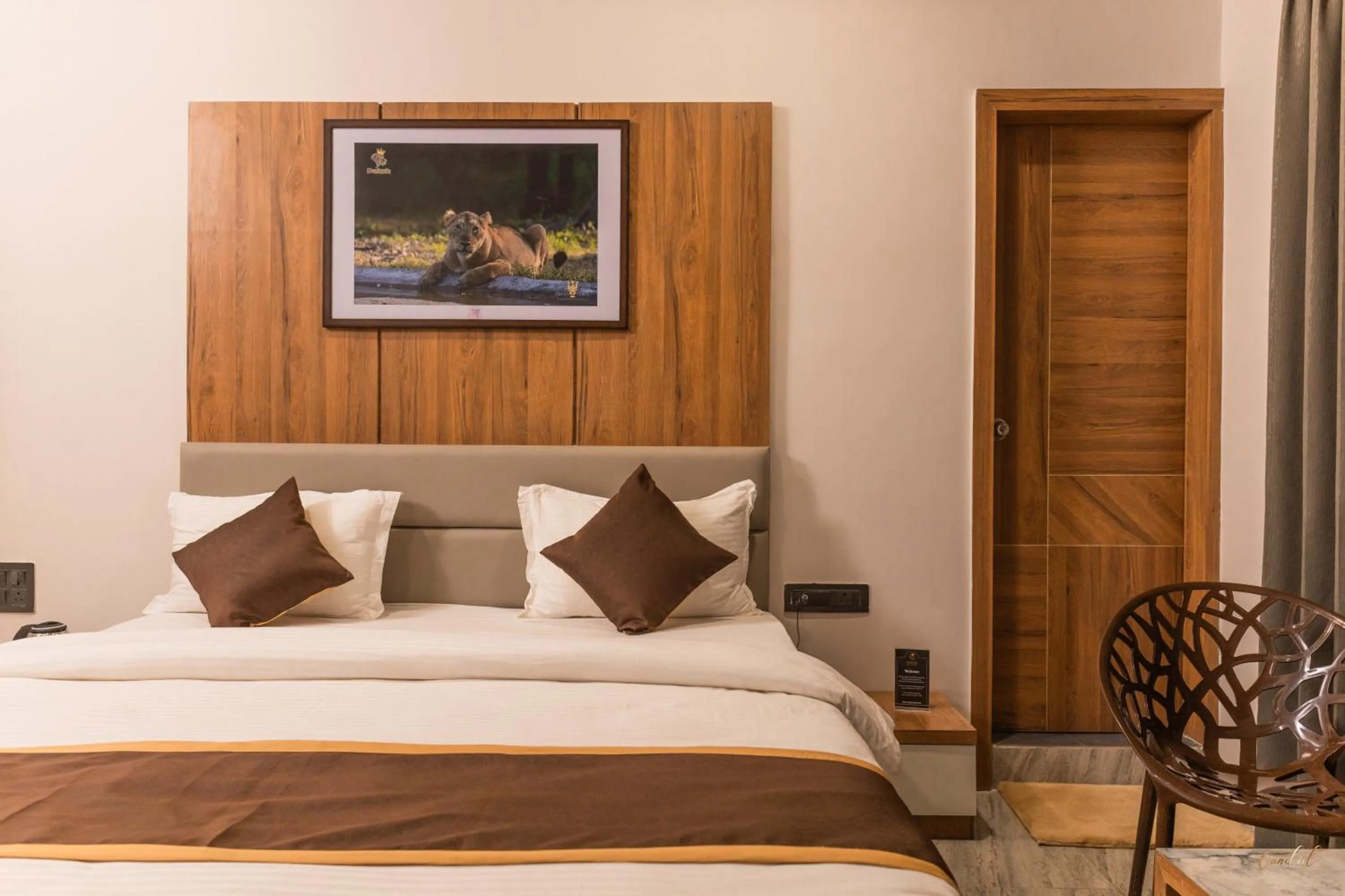 Bed in Daksh Eden Greenz -A Luxury Resort in Sasan Gir