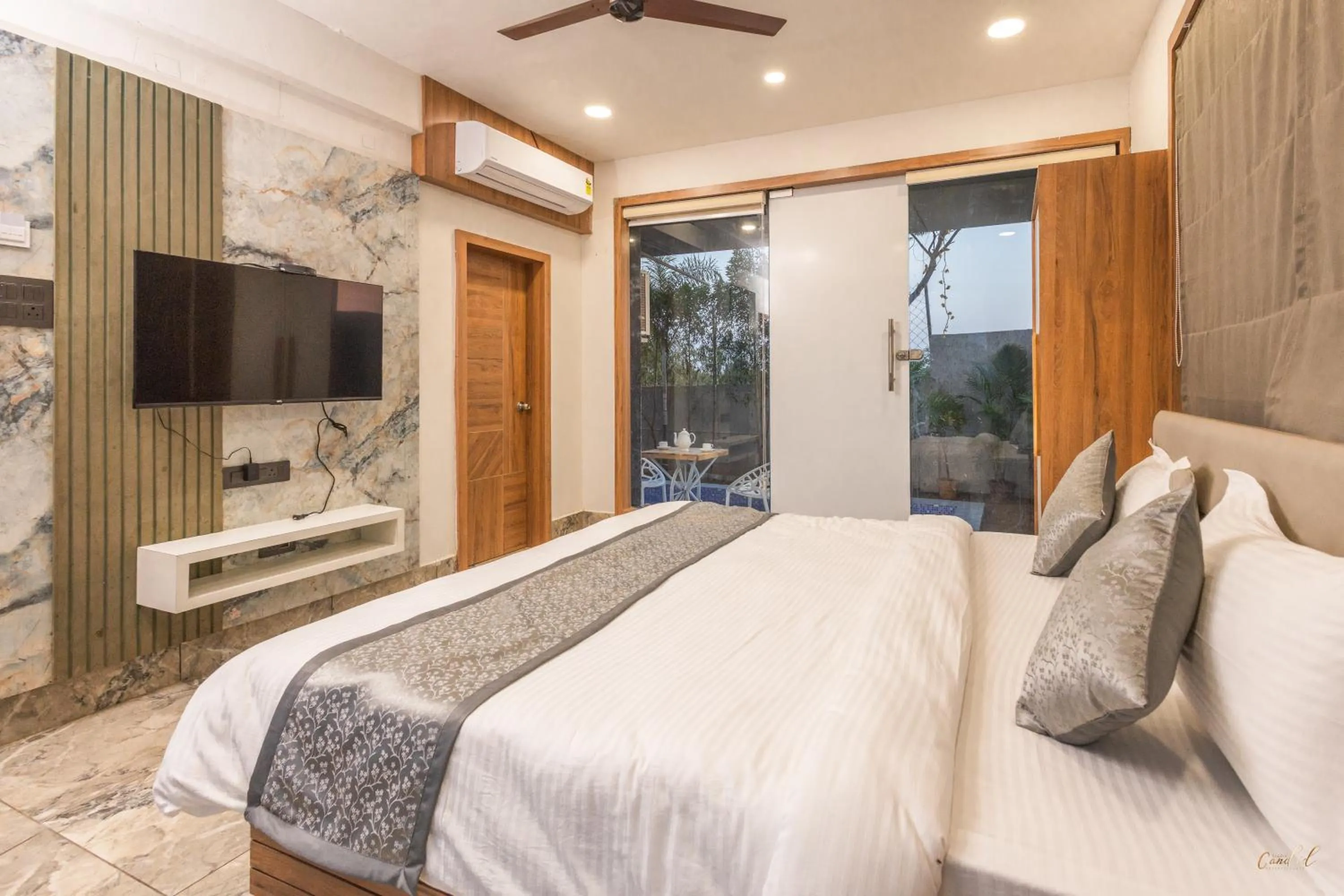 Bedroom, Bed in Daksh Eden Greenz -A Luxury Resort in Sasan Gir