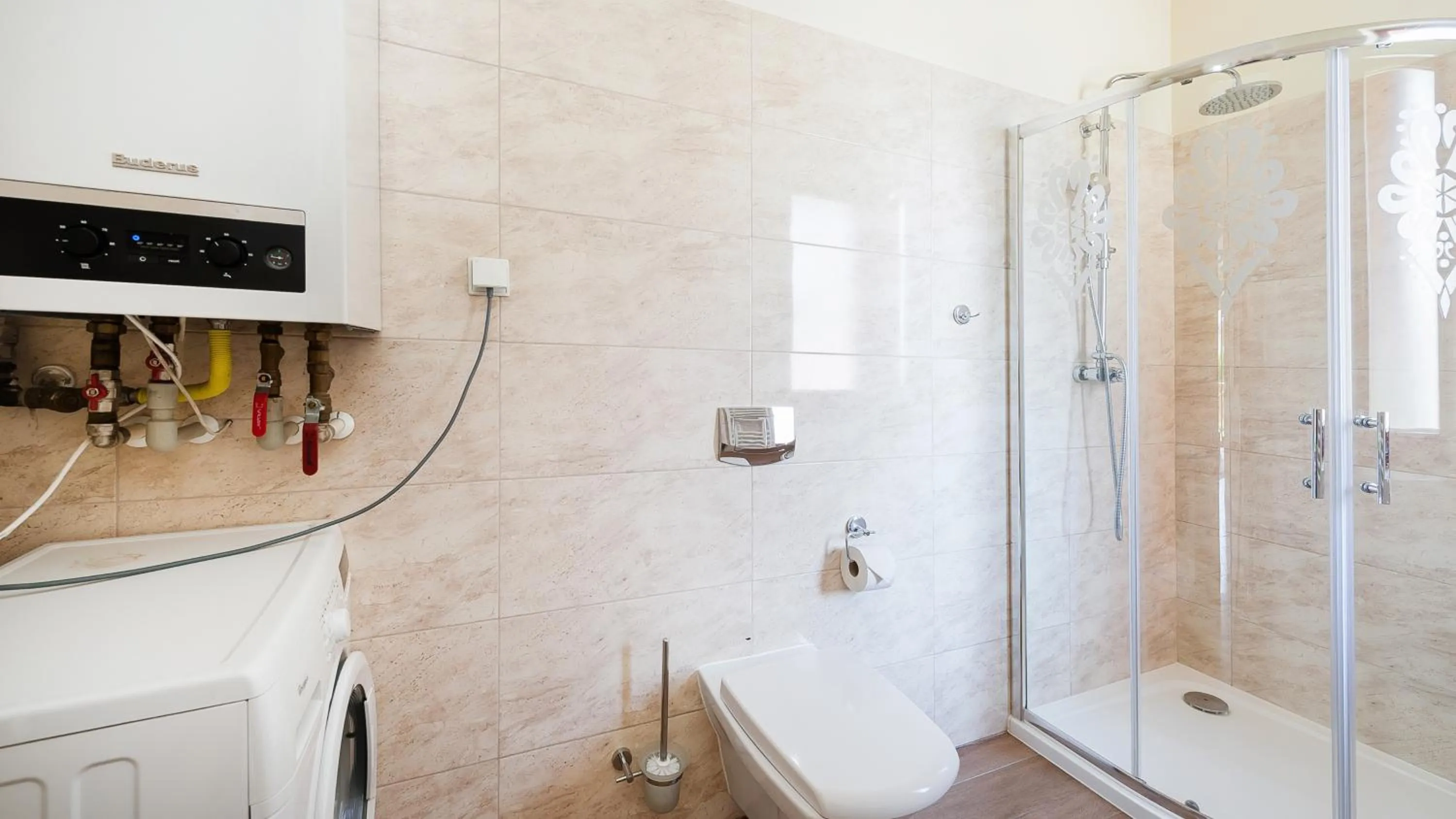 Shower in Apartamenty Lipki Park, Sun & Snow