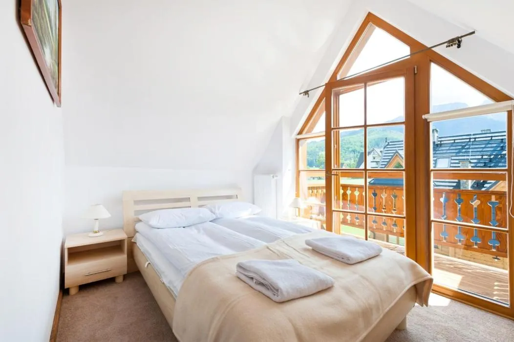 Bedroom, Bed in Apartamenty Lipki Park, Sun & Snow