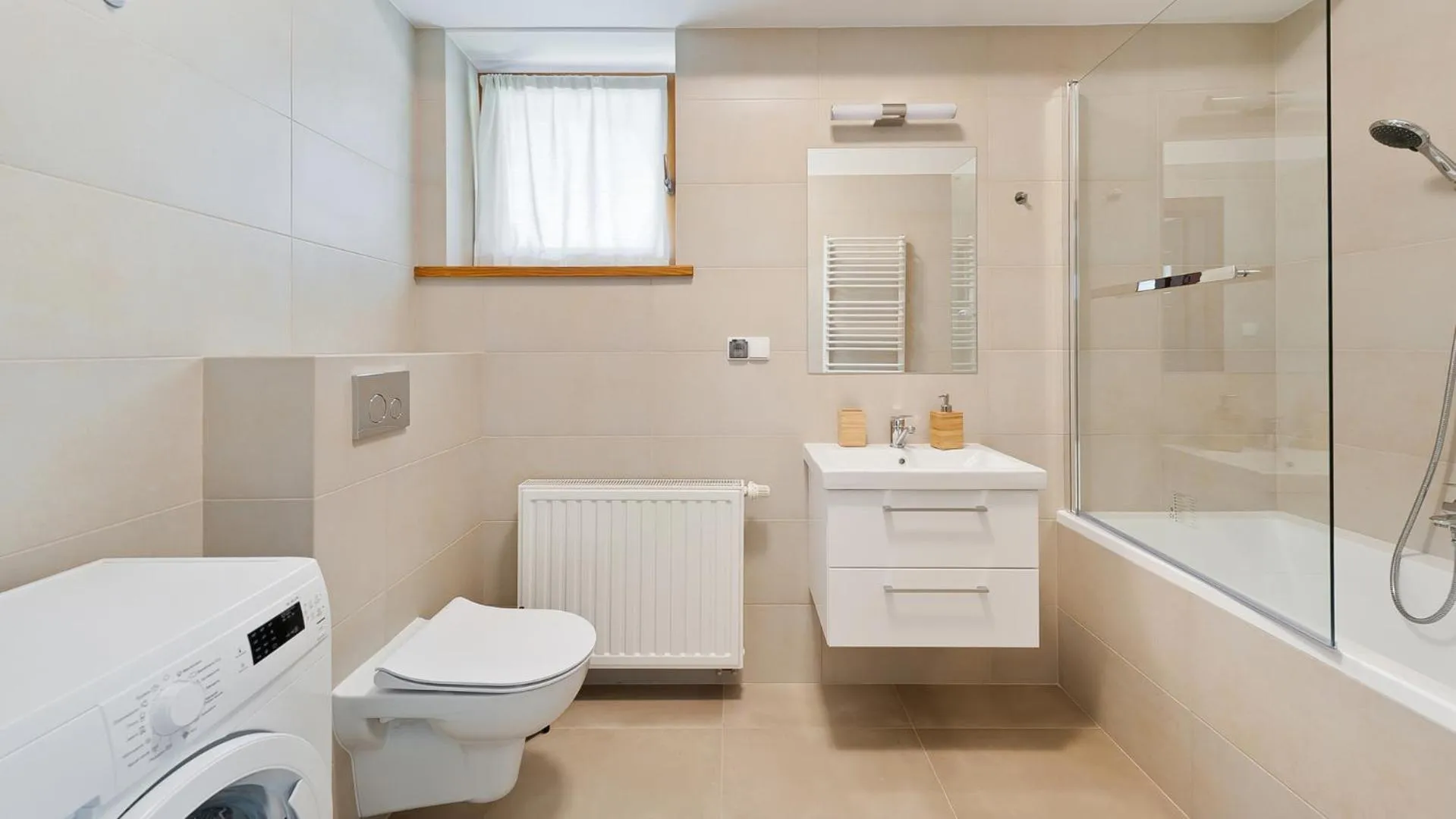 Bathroom in Apartamenty Lipki Park, Sun & Snow