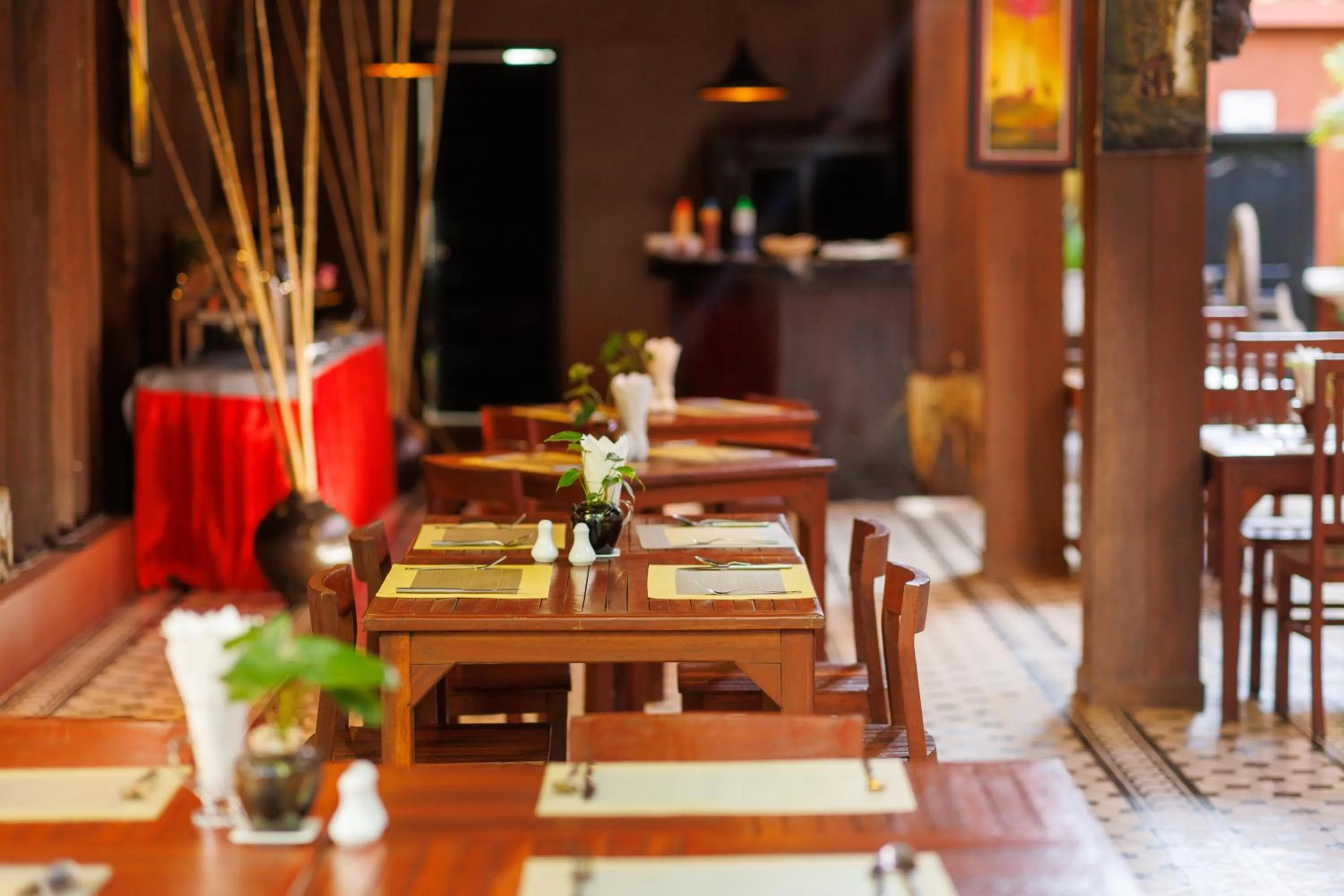 Restaurant/places to eat in RESIDENCE 1960