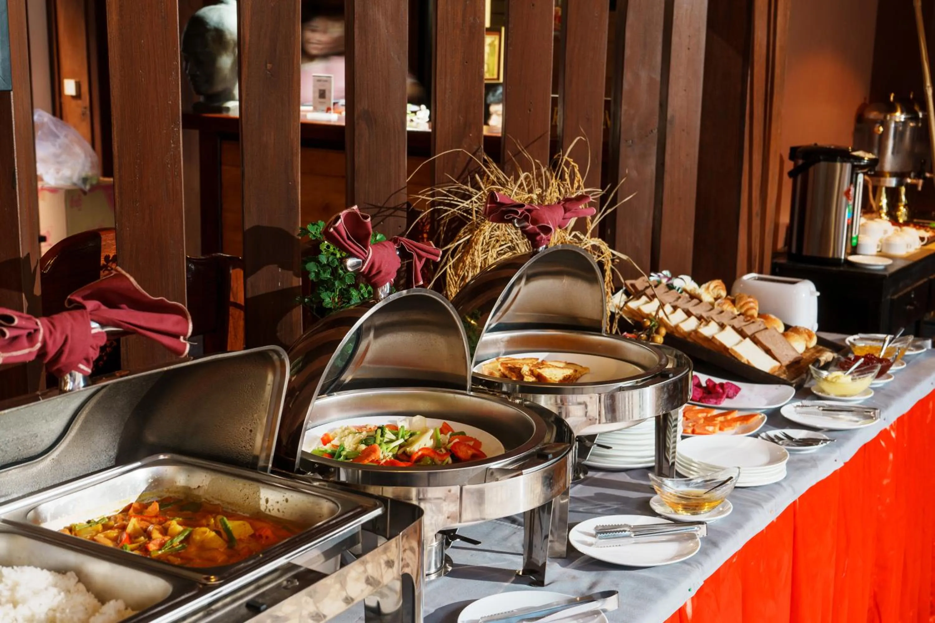 Restaurant/places to eat in RESIDENCE 1960