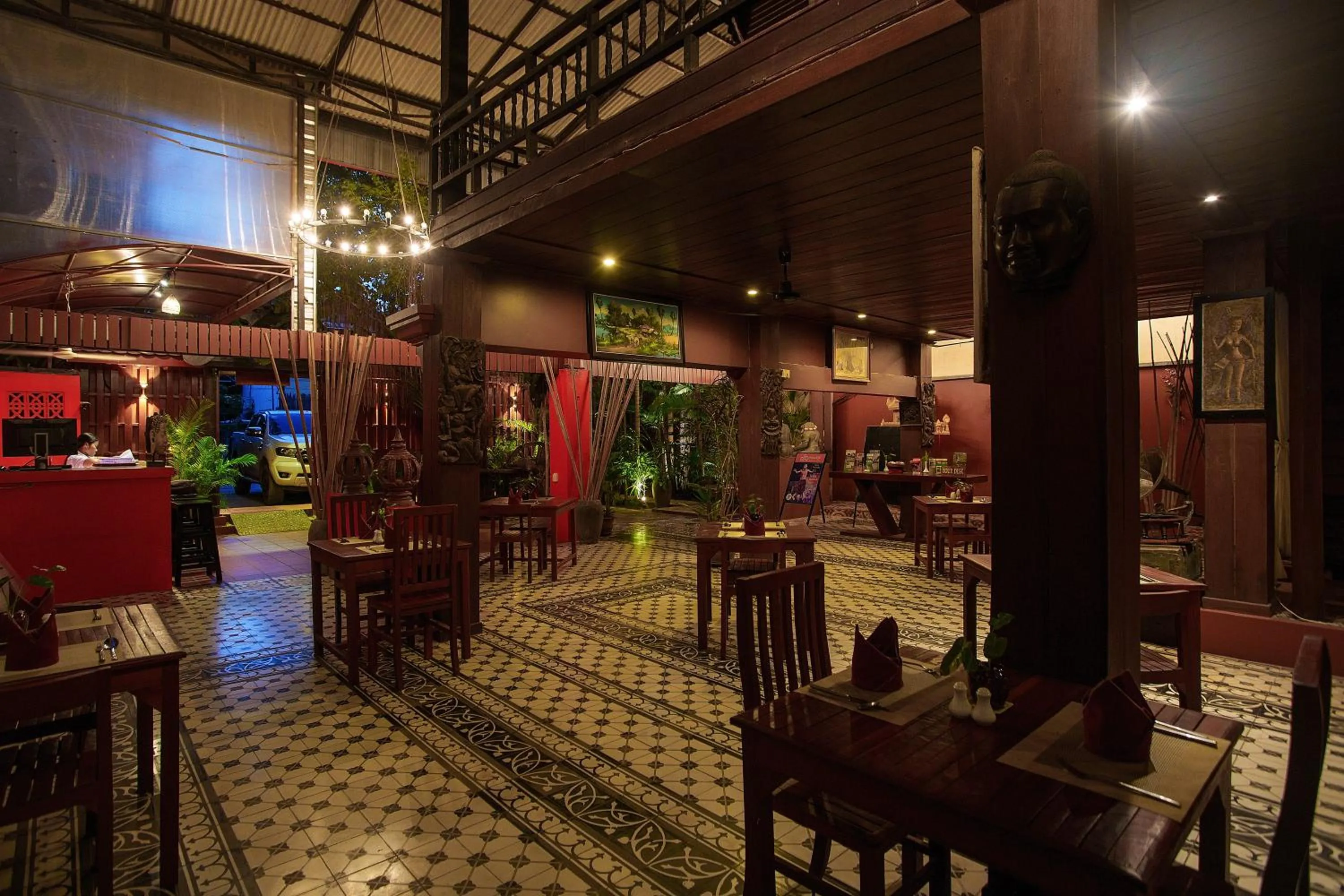 Restaurant/places to eat in RESIDENCE 1960