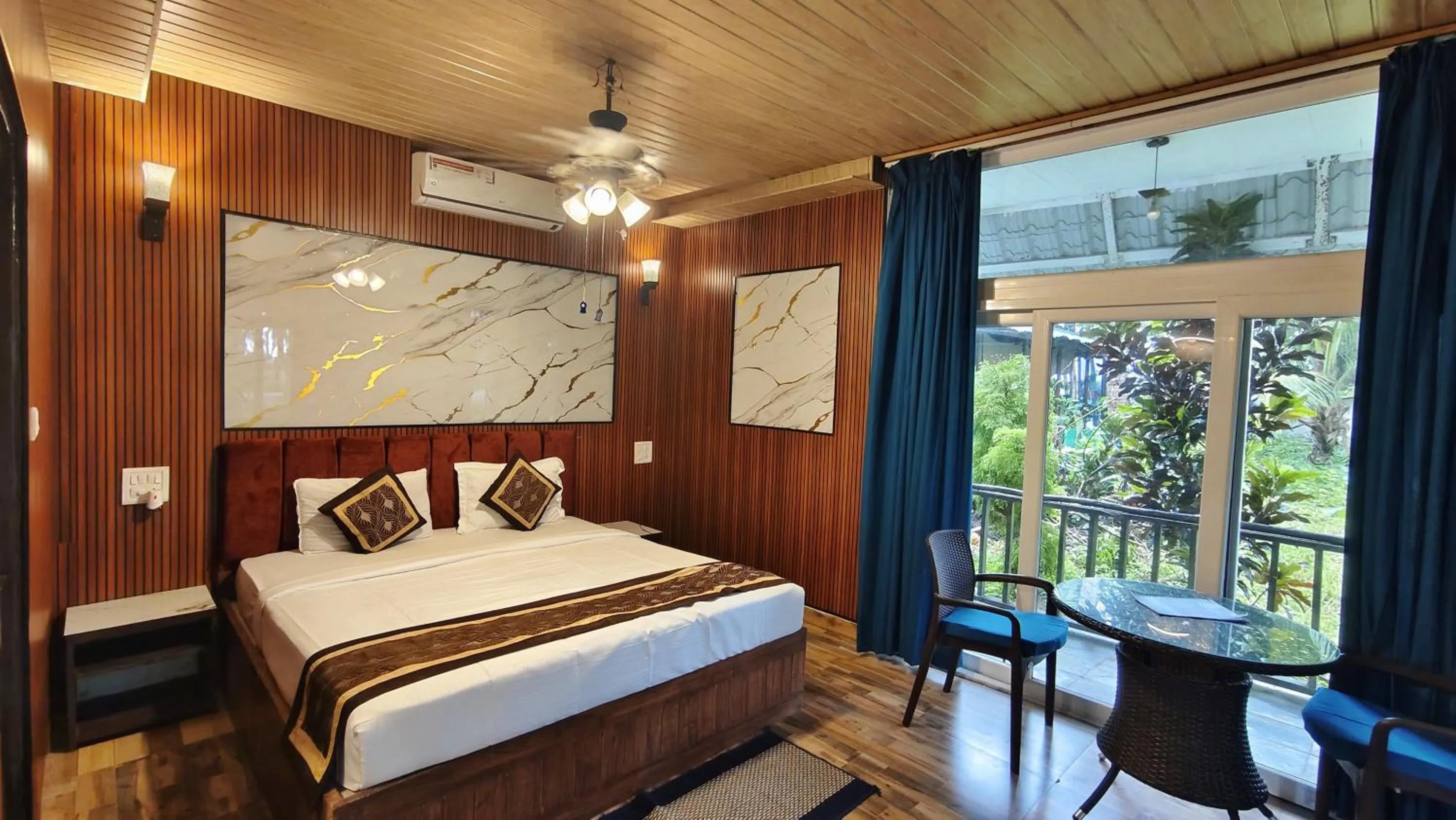 Photo of the whole room in Ocean Pearl Beach Resort