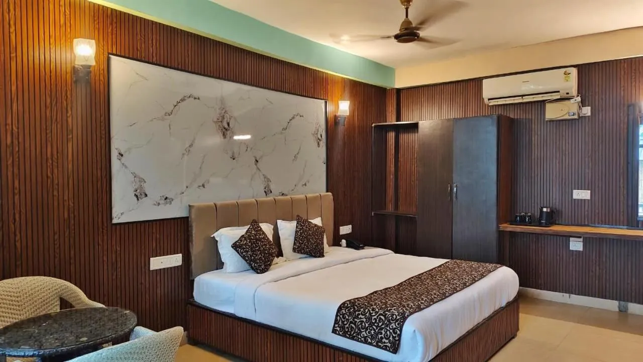 Photo of the whole room in Ocean Pearl Beach Resort