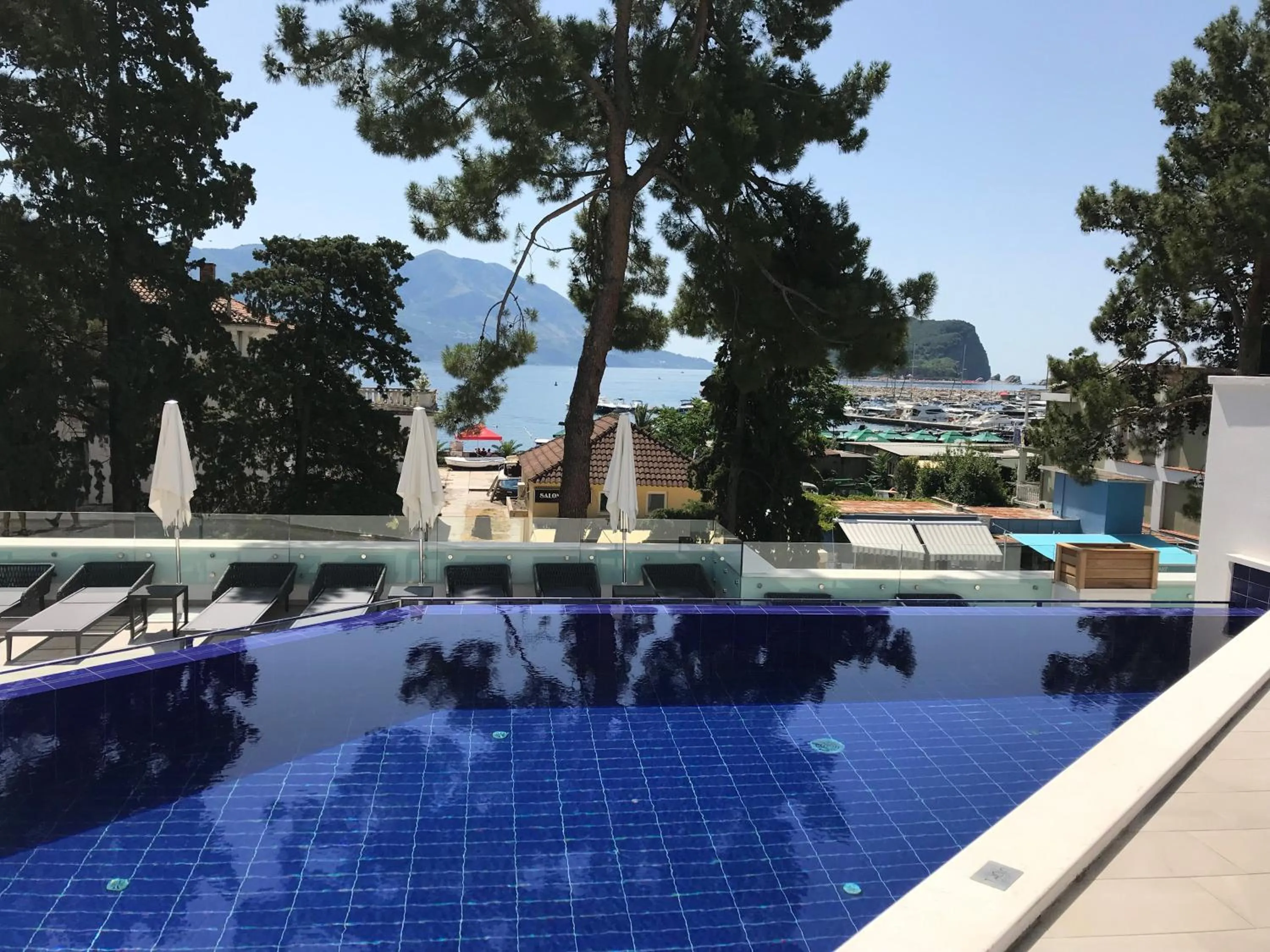 Swimming pool in Hotel Budva