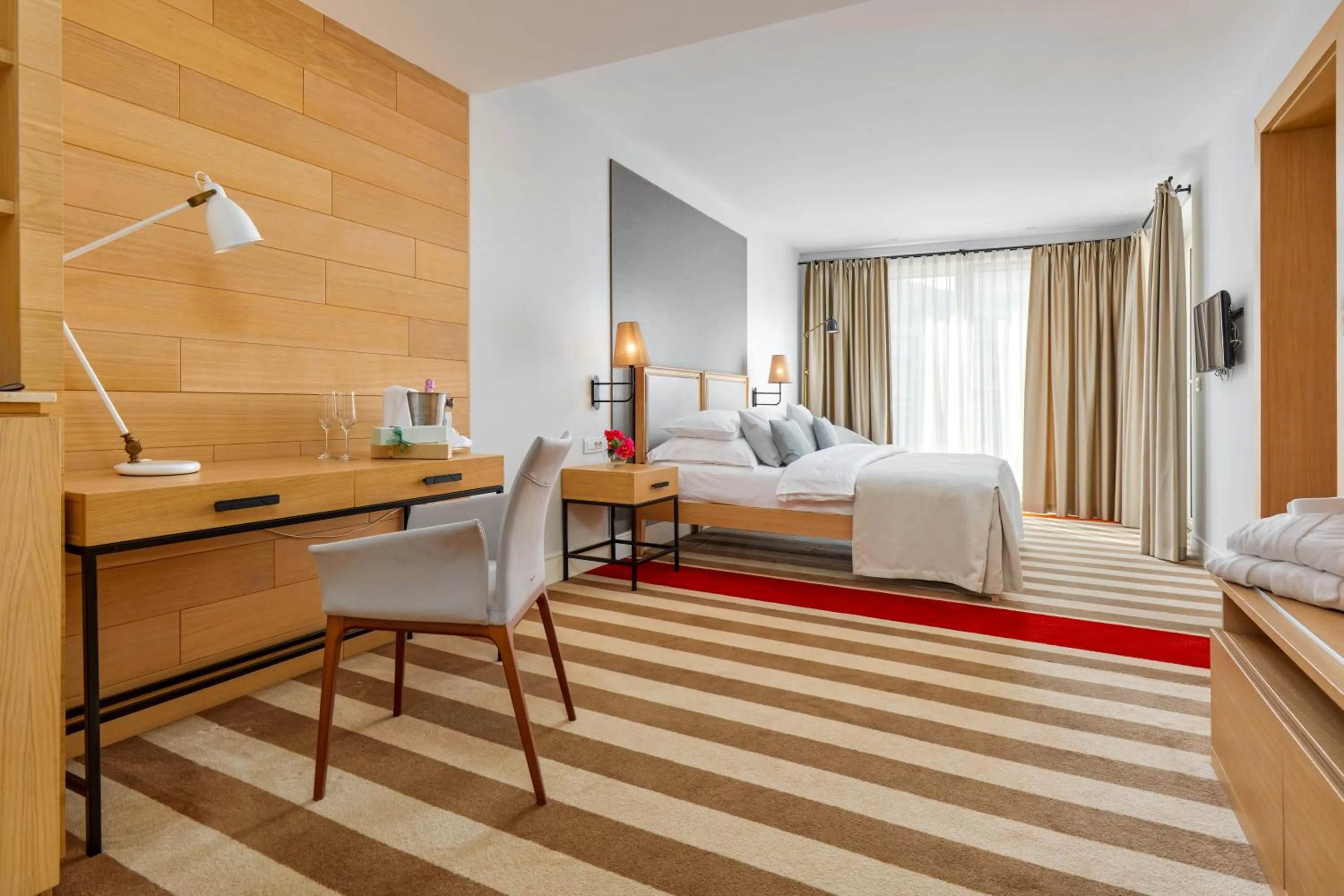 Executive Room with City View and Terrace in Hotel Budva