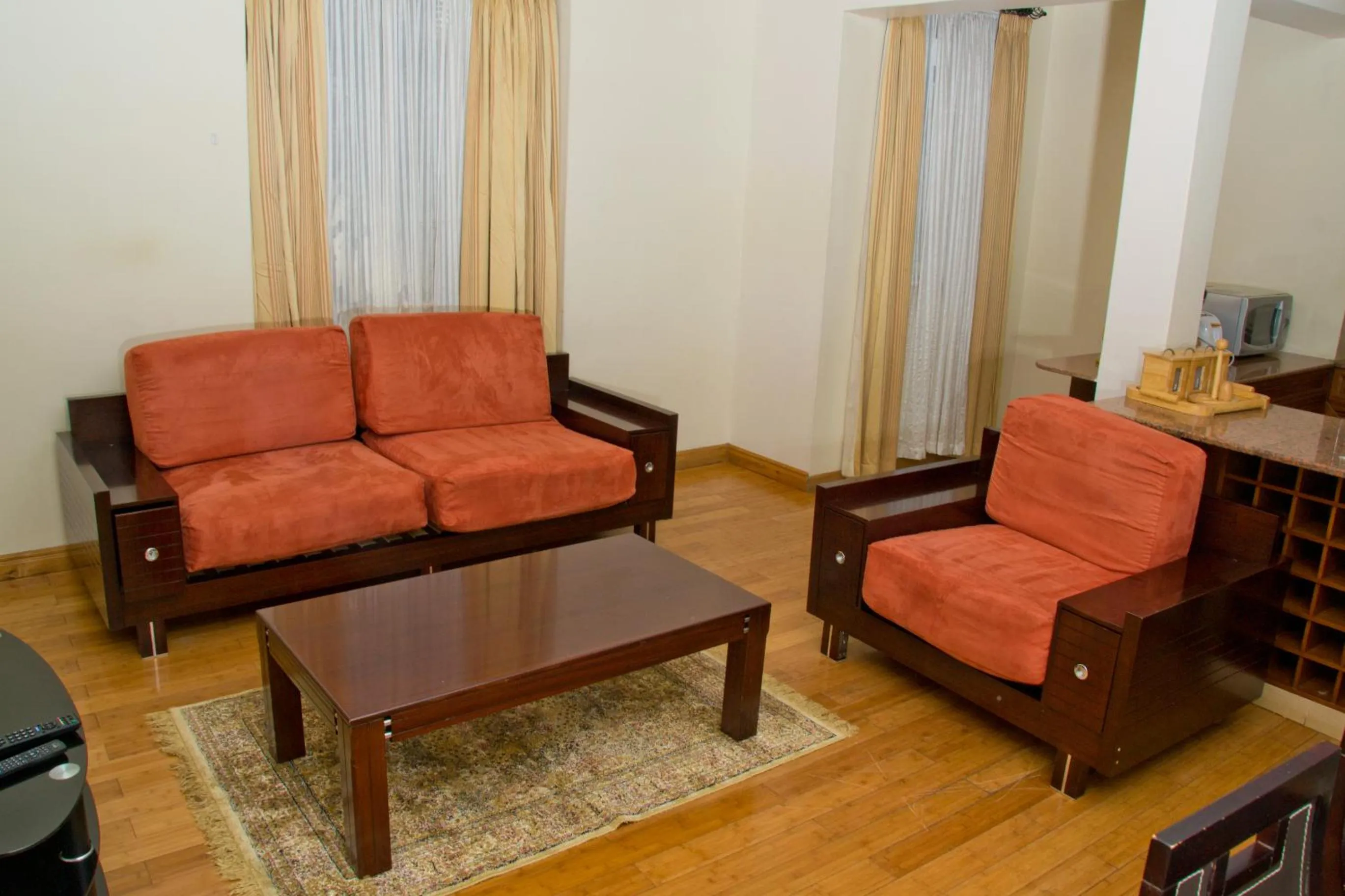 TV and multimedia in Natural Oak Apartments