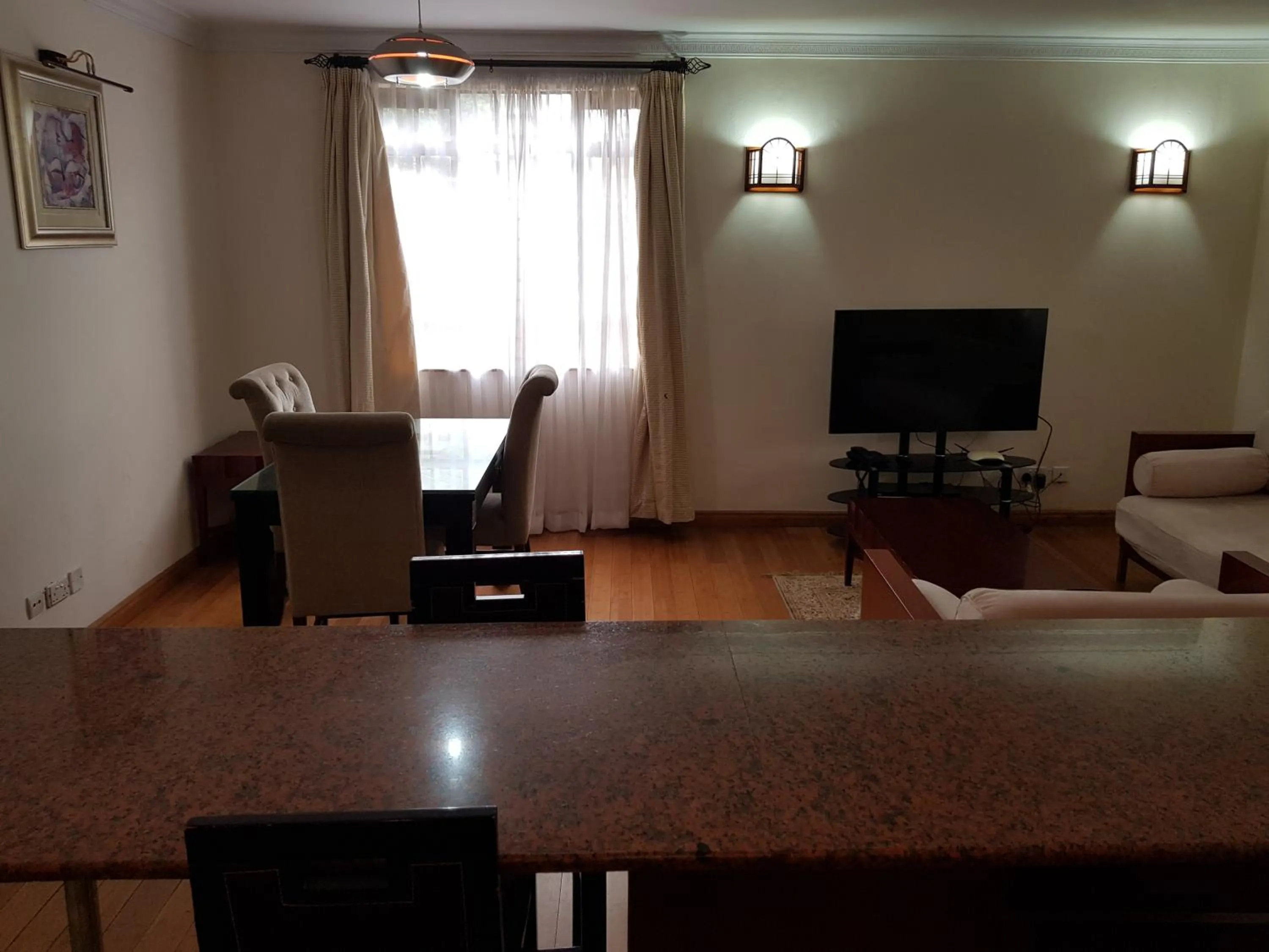 TV and multimedia in Natural Oak Apartments