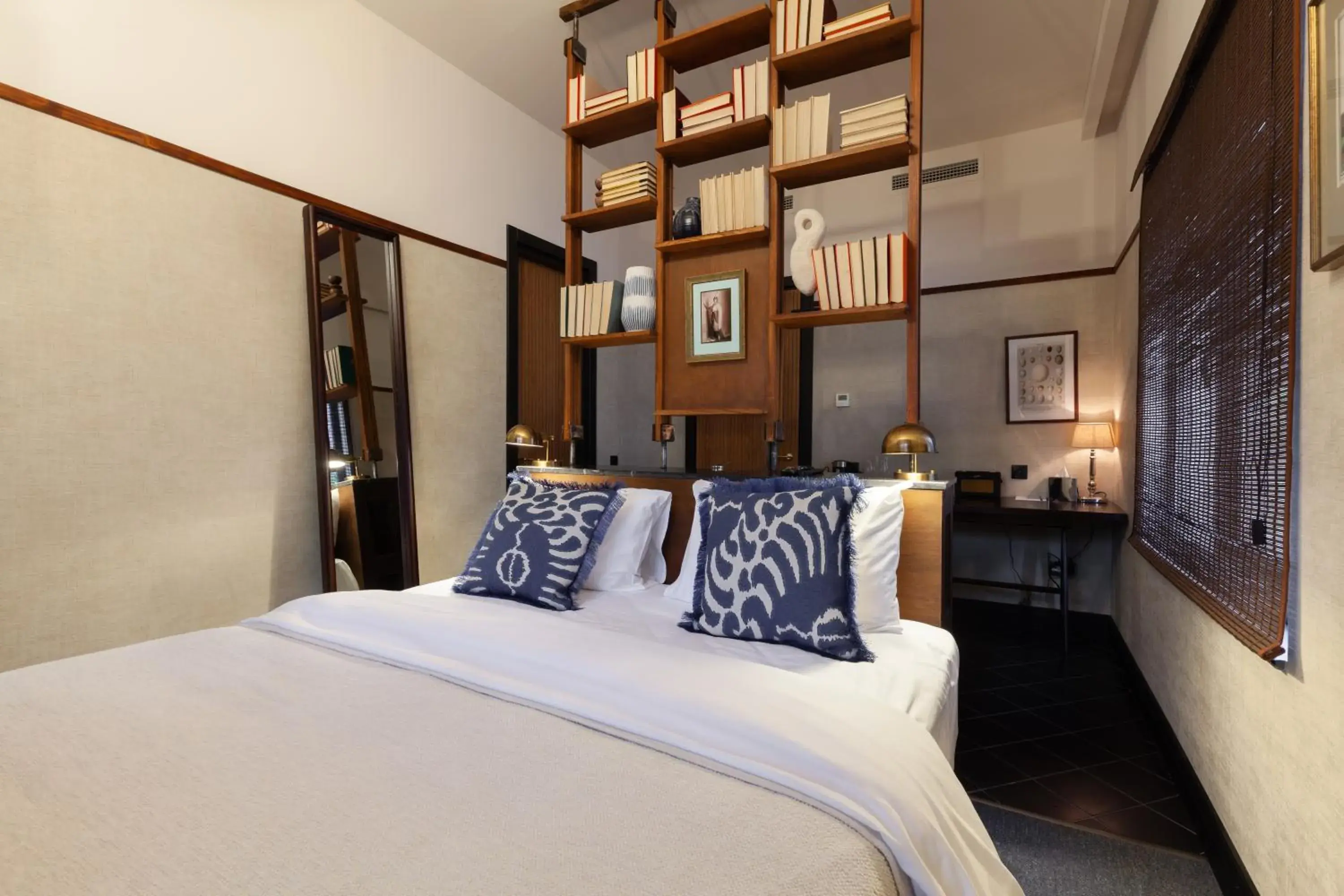 Small Double Room in Communal Hotel Kutaisi Small Double Room in Communal Hotel Kutaisi