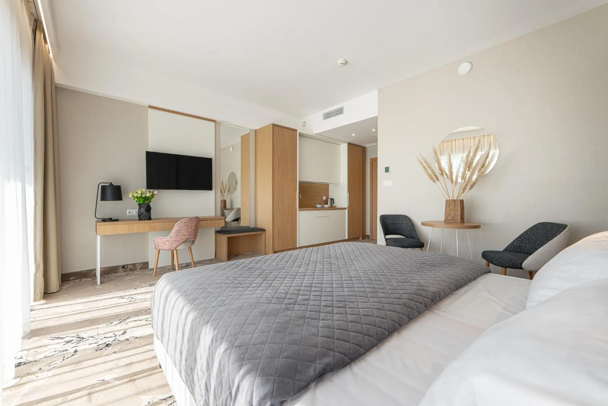 Living room, Bed in Imperiall Resort & MediSpa