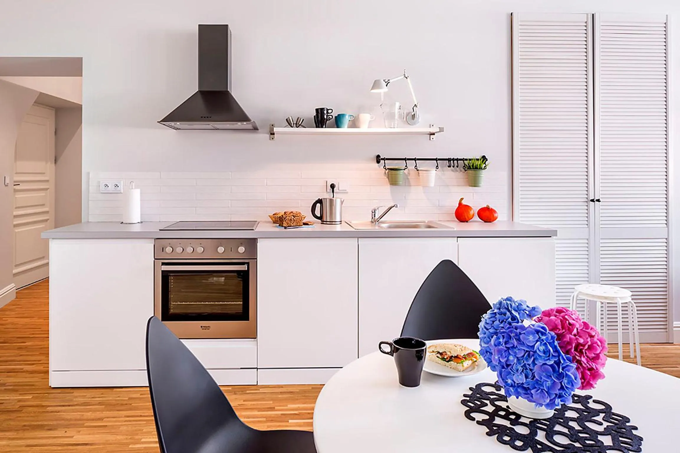 Kitchen or kitchenette in MINT Luxury Apartments at the Main Square