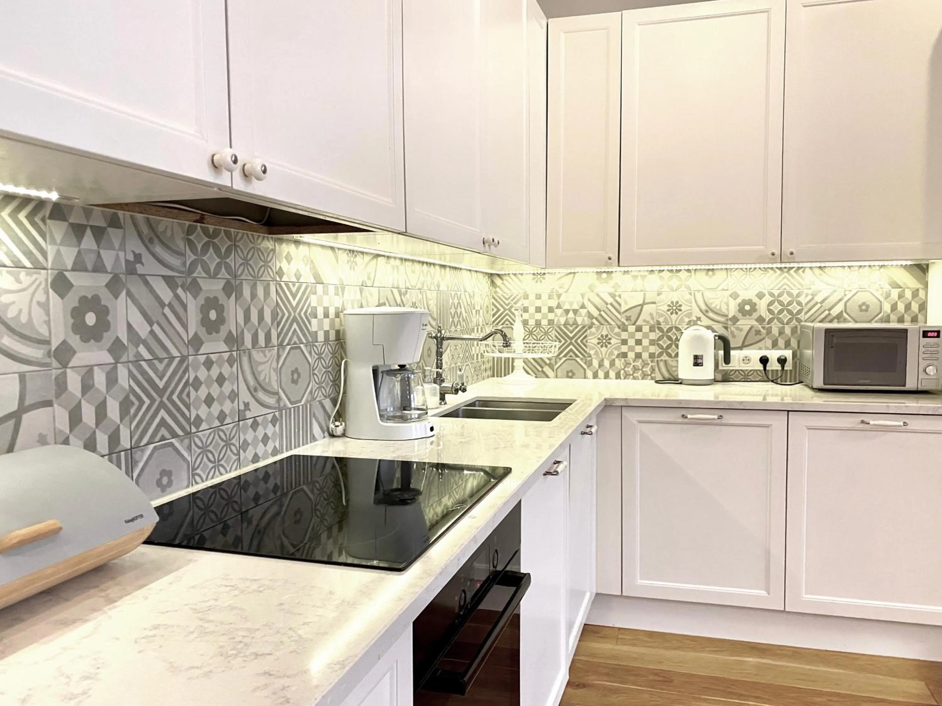 Kitchen or kitchenette in MINT Luxury Apartments at the Main Square