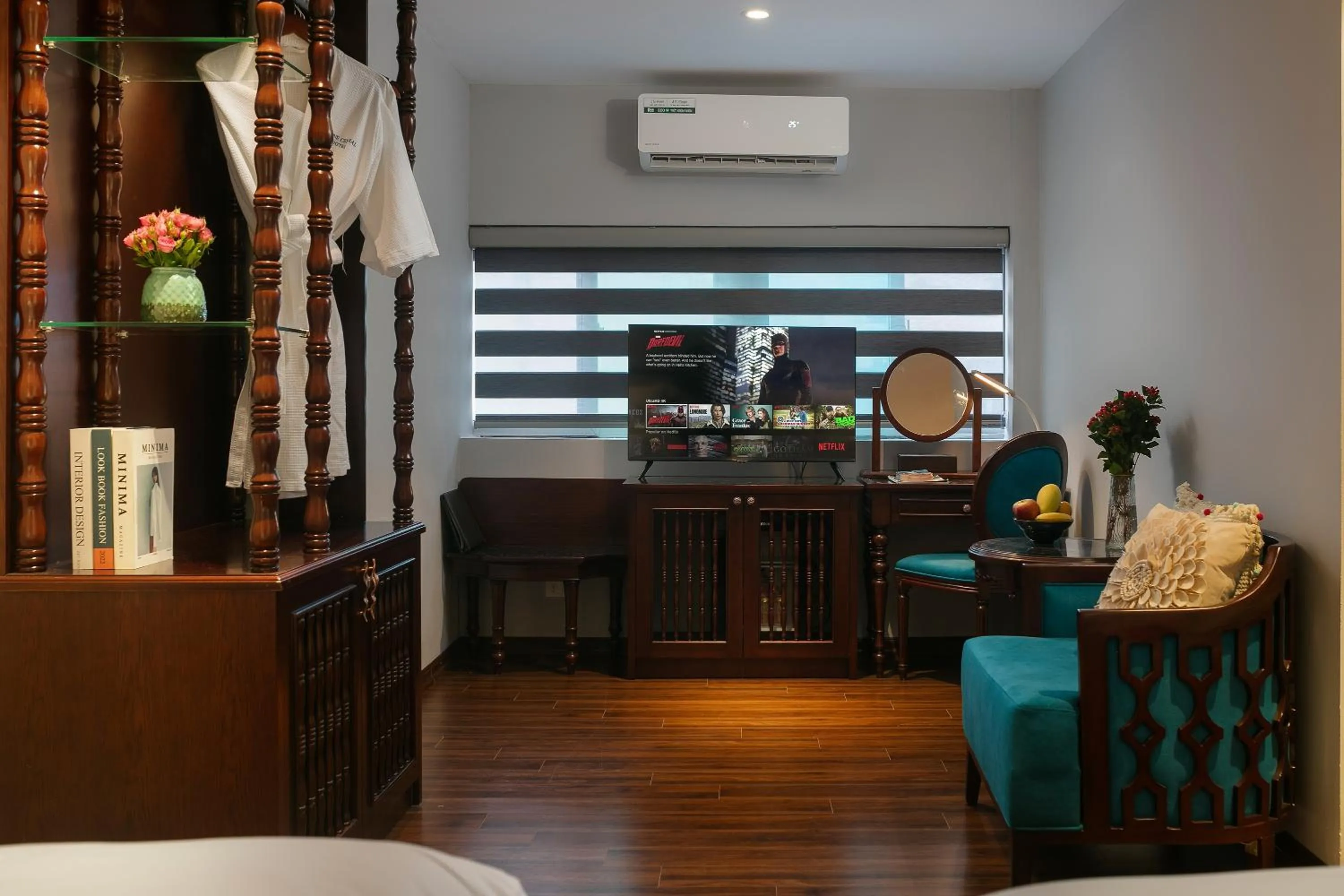 Living room in Serene Central Hotel