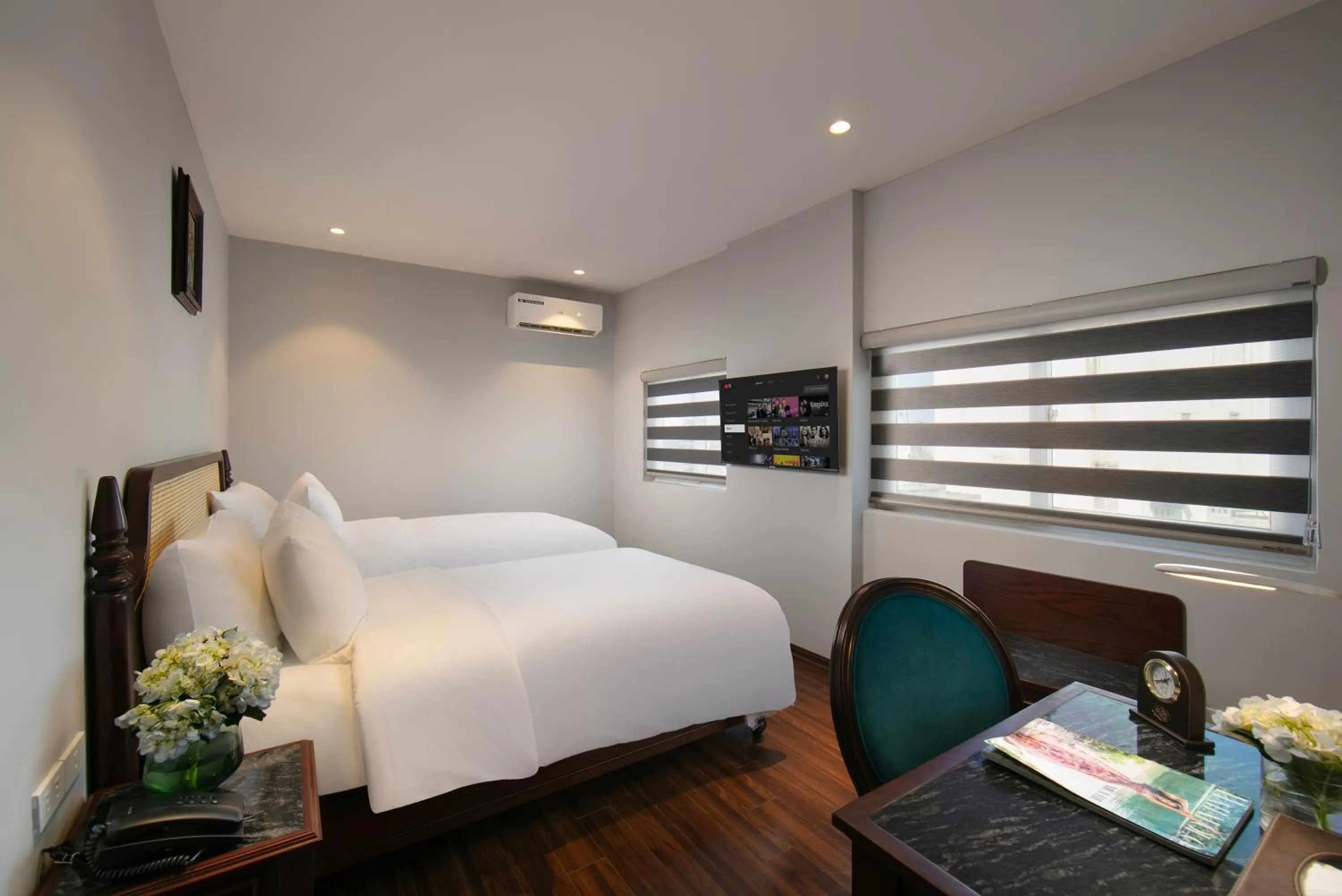 Bedroom, Bed in Serene Central Hotel