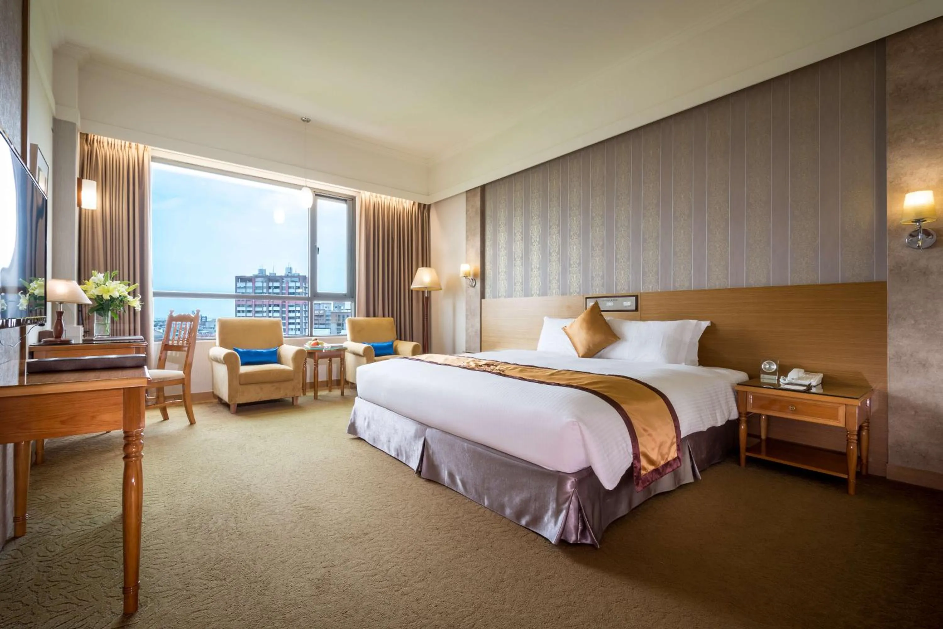 Photo of the whole room, Bed in Royal Chiayi Hotel