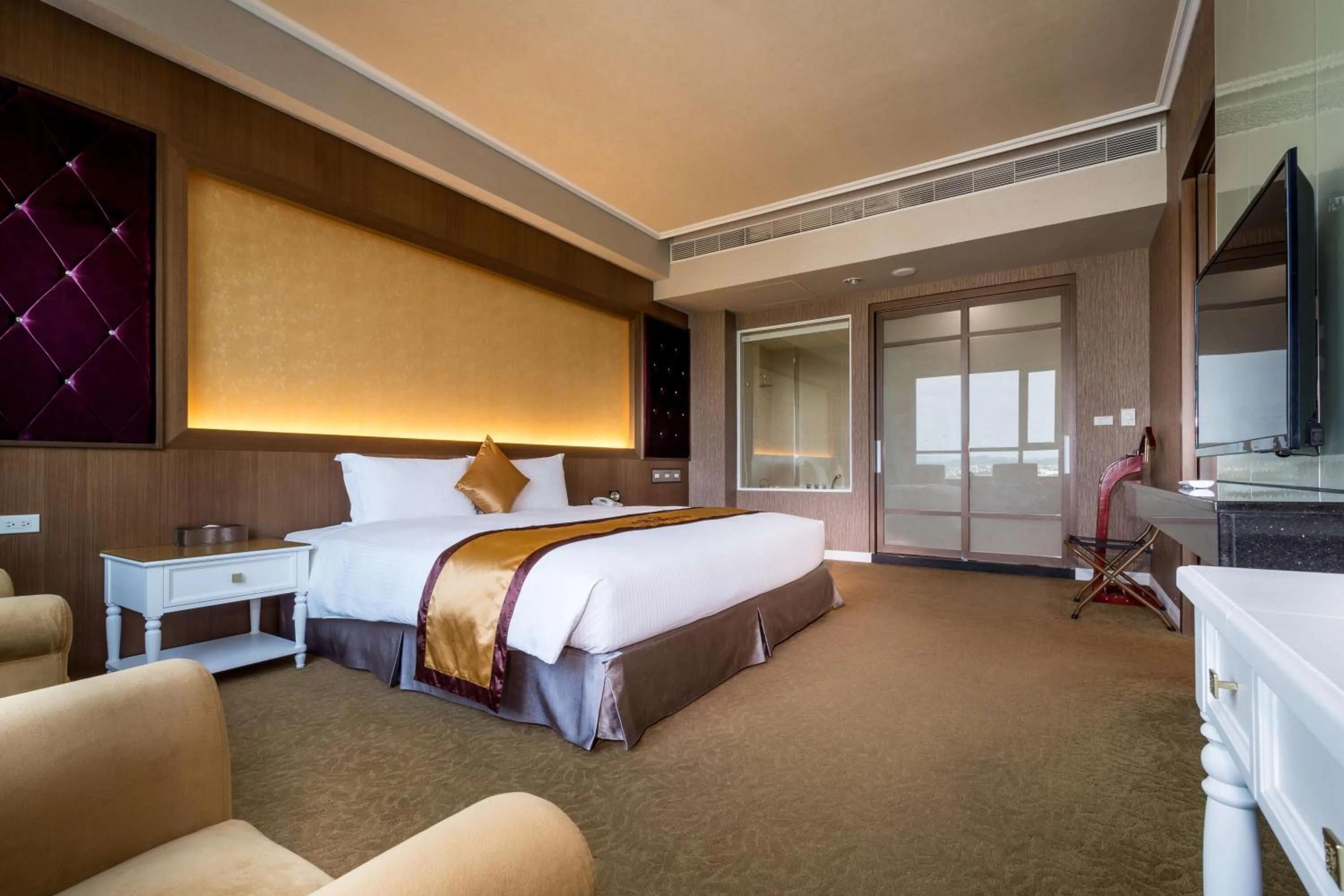 bunk bed, Bed in Royal Chiayi Hotel