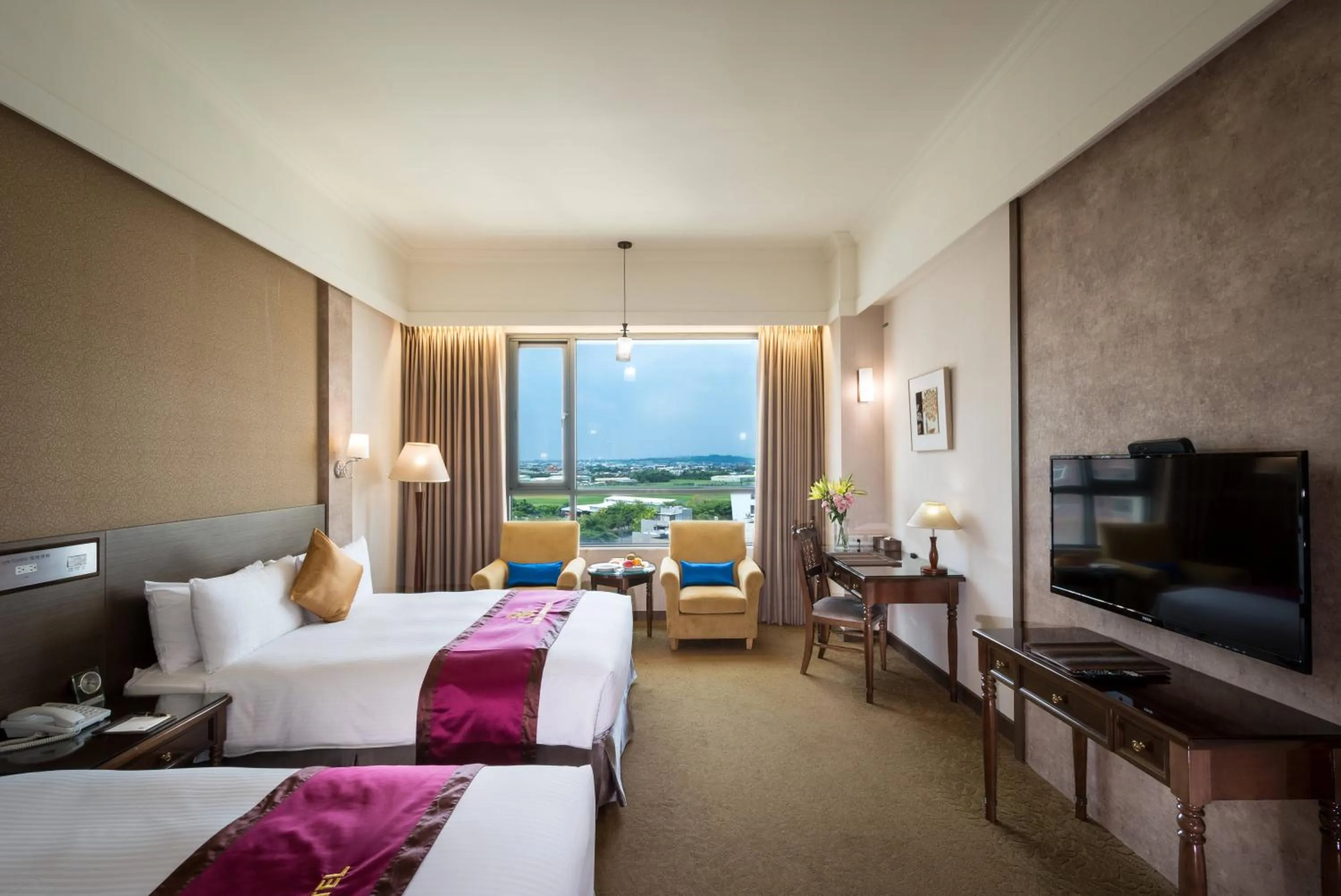 Photo of the whole room, Bed in Royal Chiayi Hotel